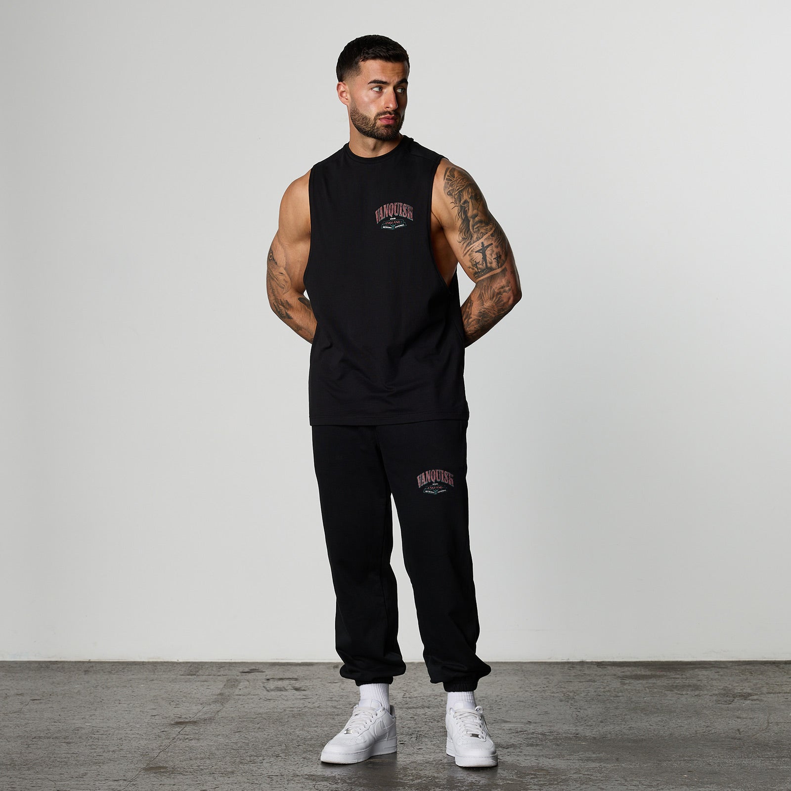 CONQUEST BLACK OVERSIZED SWEATPANTS