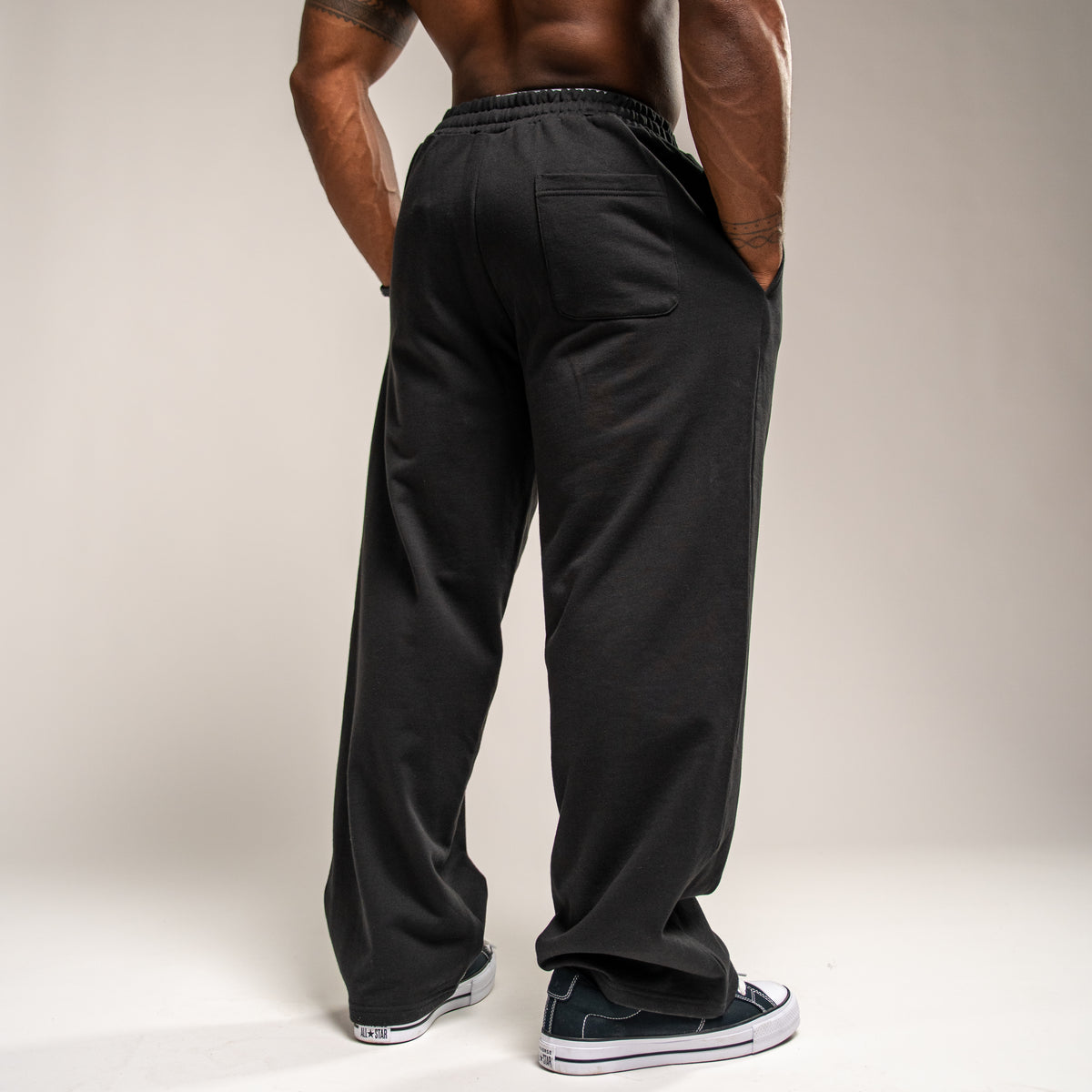 BADGE BLACK HEAVYWEIGHT OVERSIZED STRAIGHT LEG SWEATPANTS