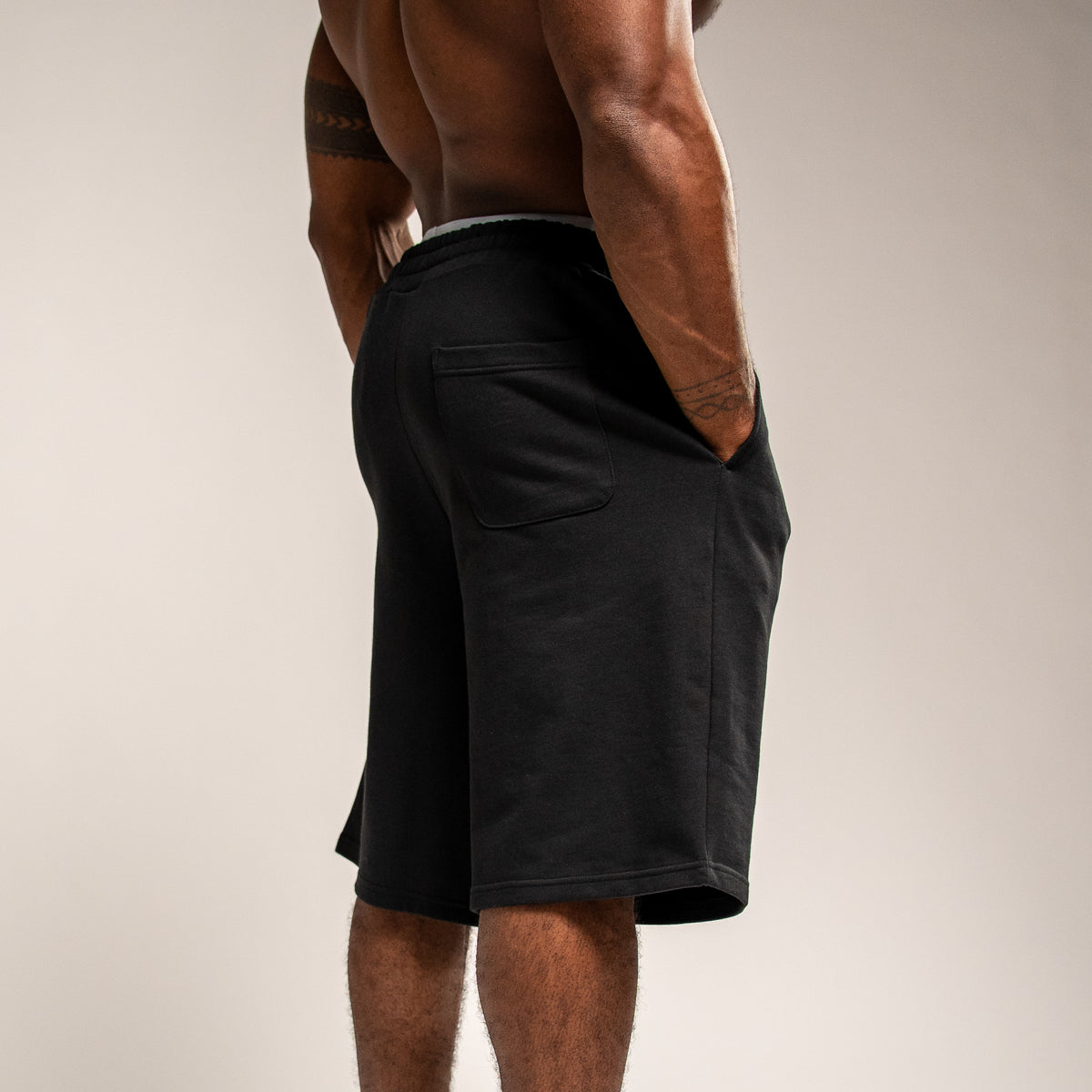 BADGE BLACK HEAVYWEIGHT OVERSIZED LONG LENGTH SHORTS
