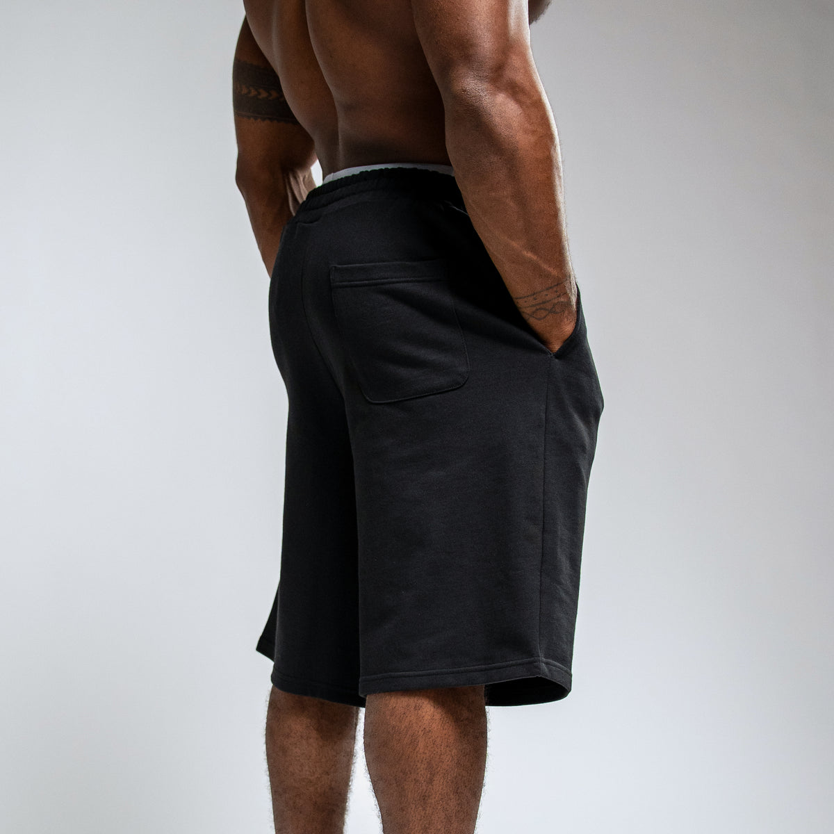 BADGE BLACK HEAVYWEIGHT OVERSIZED LONG LENGTH SHORTS
