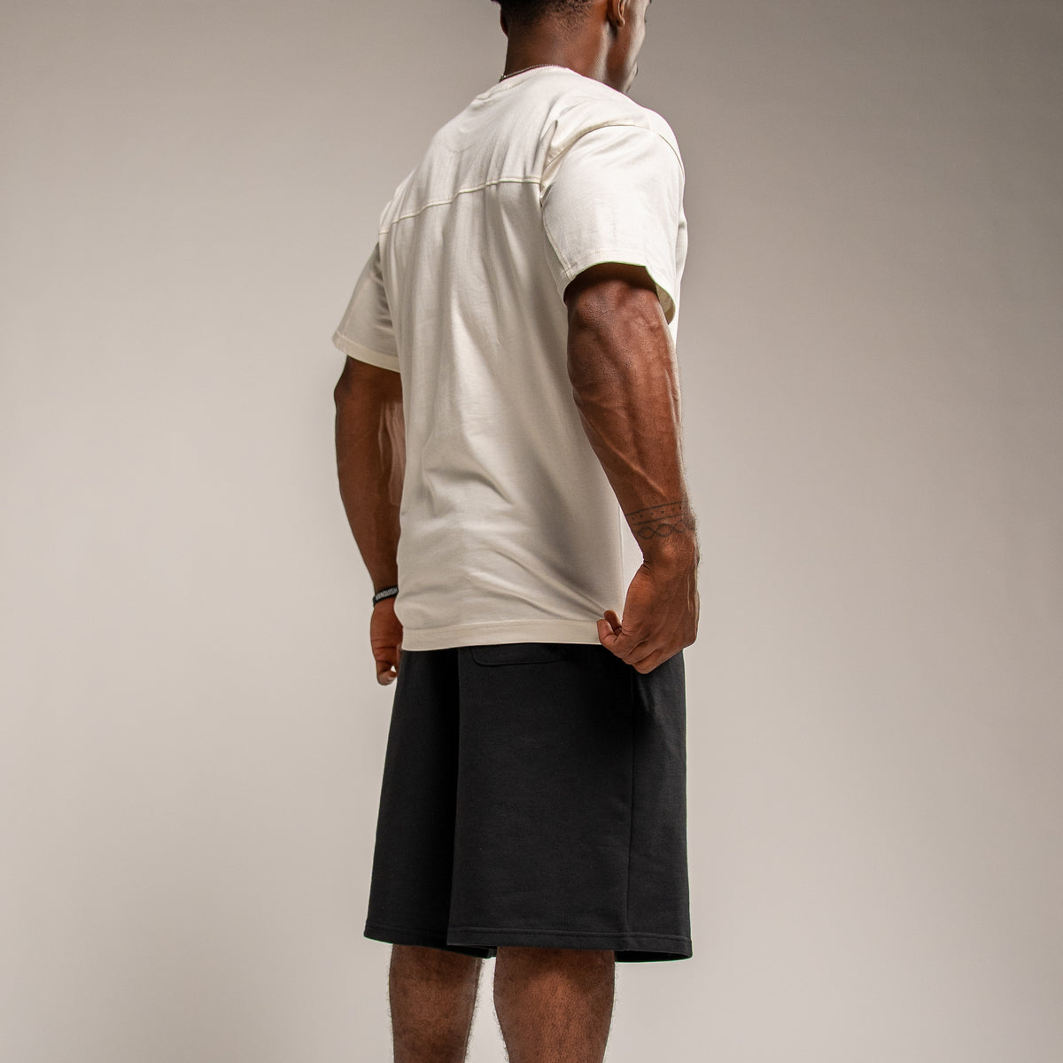 BADGE OFF WHITE HEAVYWEIGHT OVERSIZED T SHIRT