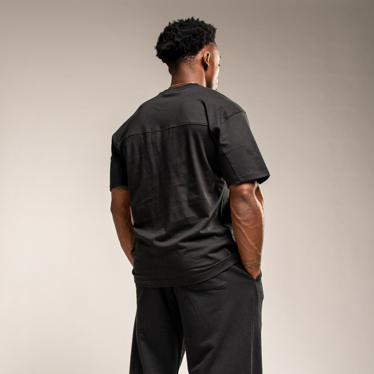 BADGE BLACK HEAVYWEIGHT OVERSIZED T SHIRT
