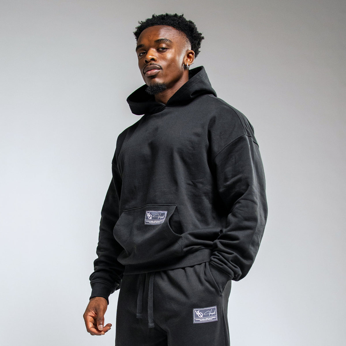 BADGE BLACK HEAVYWEIGHT OVERSIZED PULLOVER HOODIE