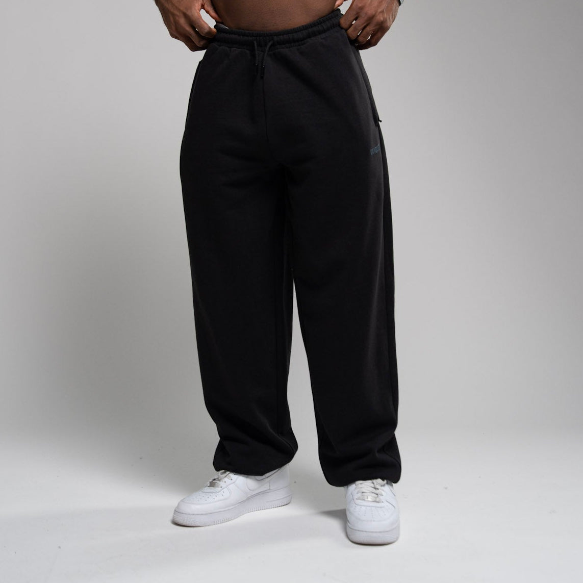 EVOLVE BLACK OVERSIZED CUFFED SWEATPANTS