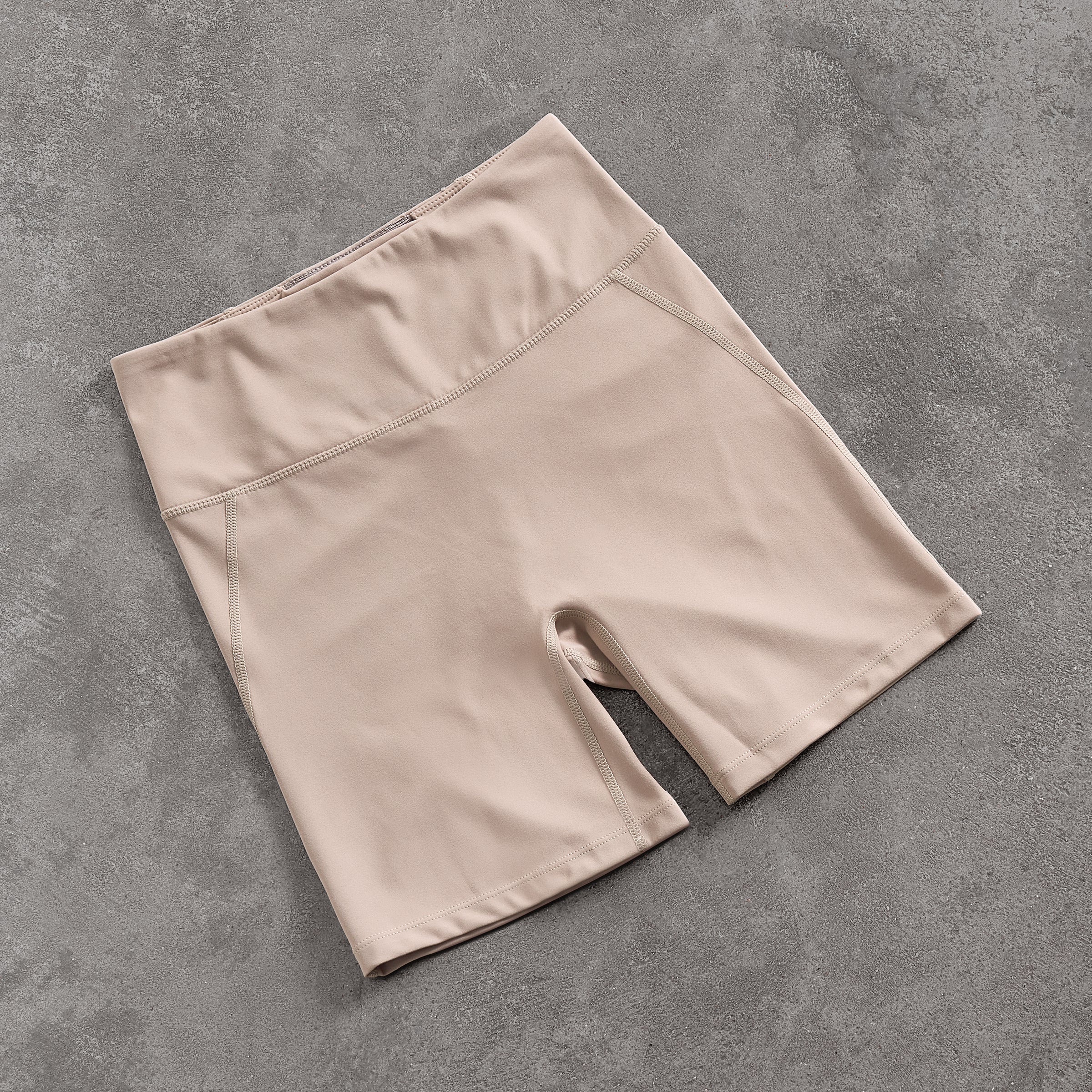 VANQUISH ENHANCE LATTE HIGH-WAIST SHORTS