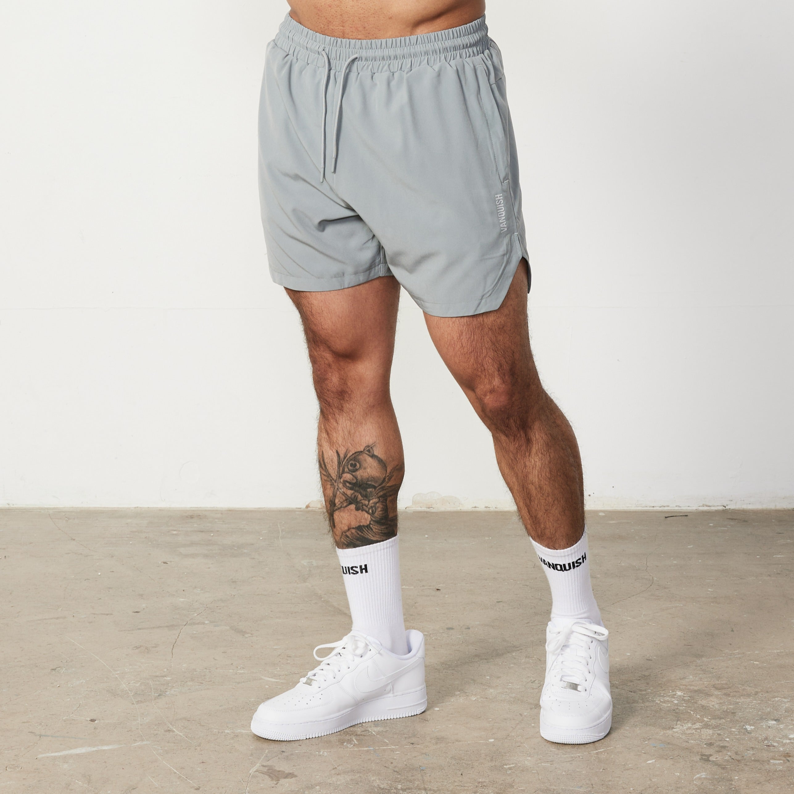 Vanquish Essential Performance-Shorts in Stahlgrau, 4 Zoll