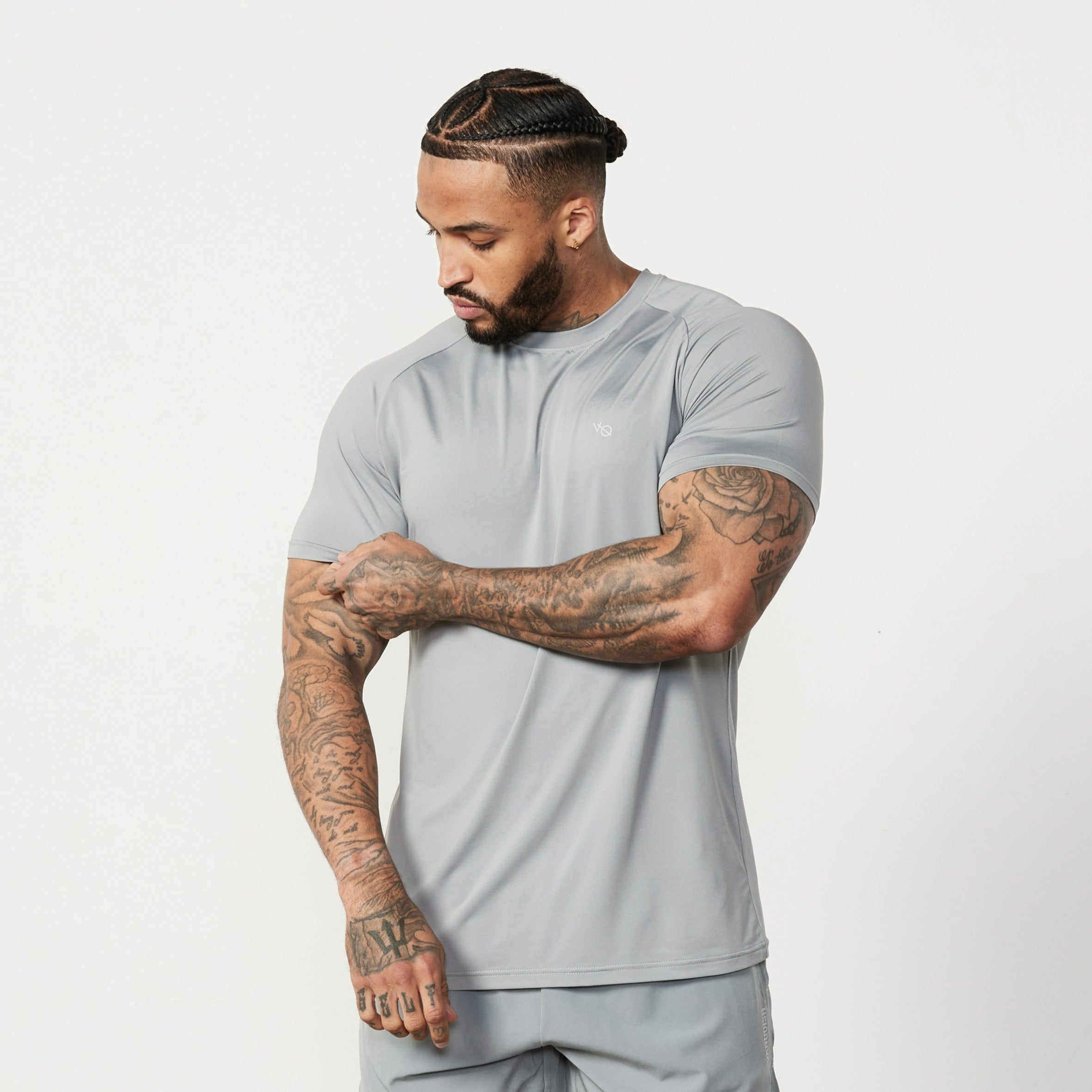 Vanquish Essential Performance-T-Shirt in Stahlgrau mit kurzen Ärmeln