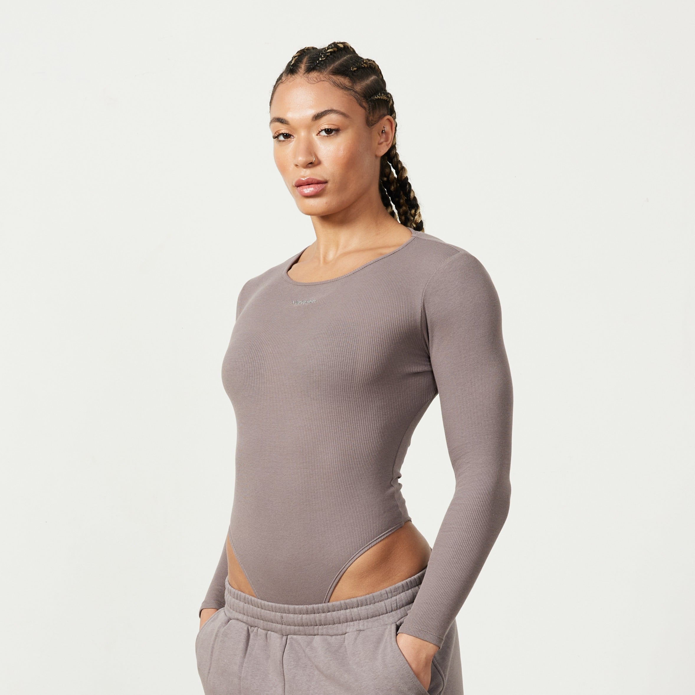 Vanquish Restore – Langärmliger, gerippter Bodysuit in Cinder-Braun