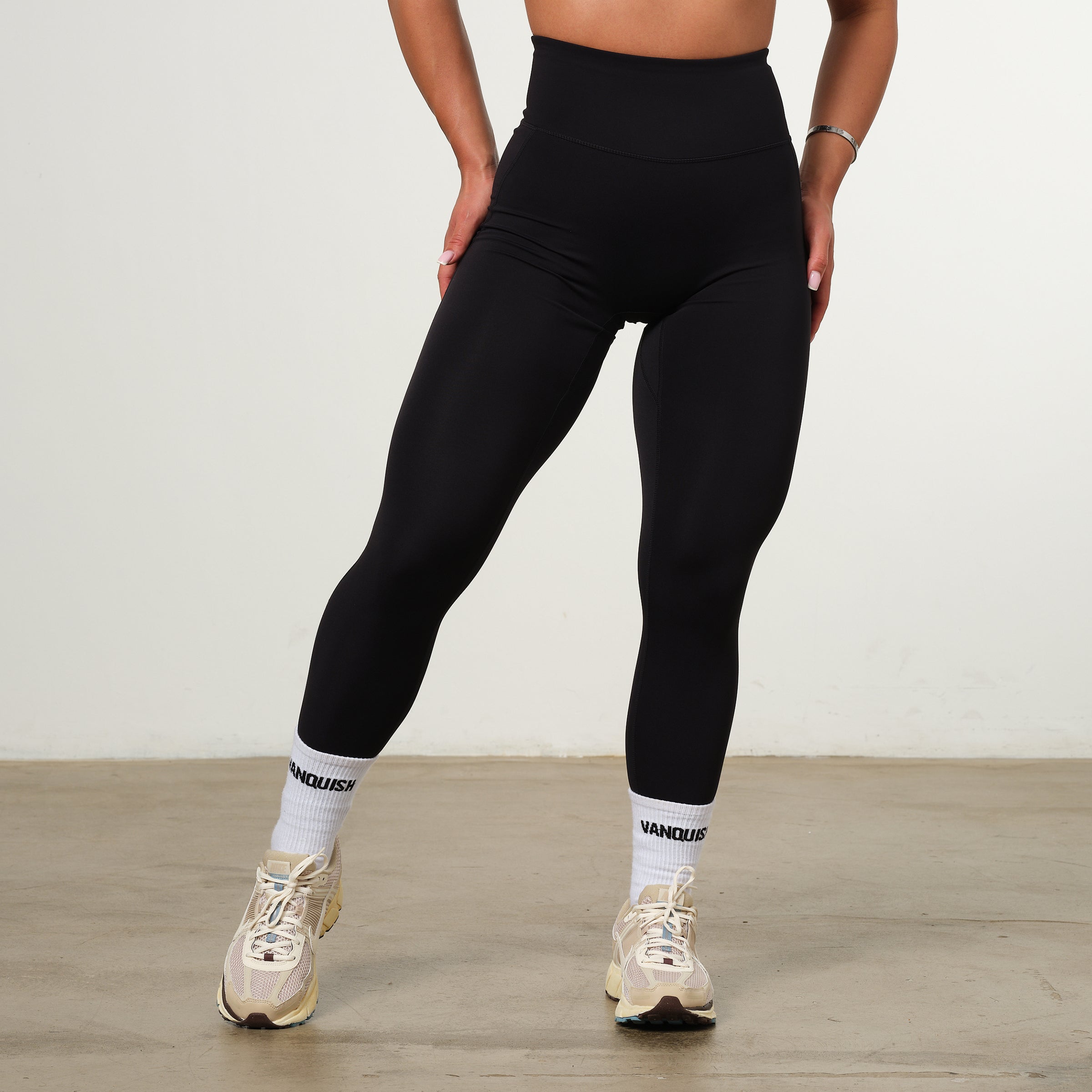 VANQUISH ENHANCE BLACK HIGH-WAIST LEGGING