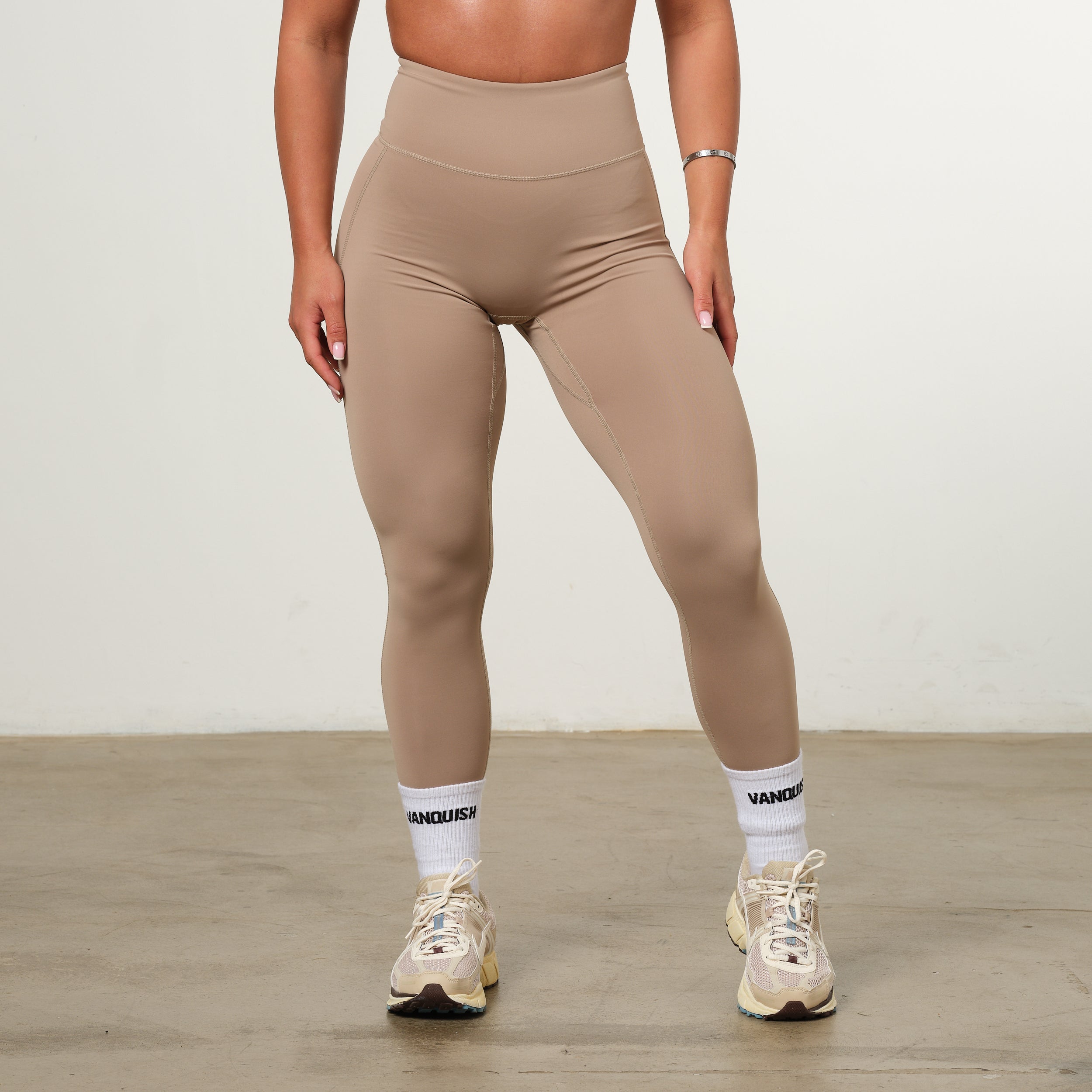 VANQUISH ENHANCE LATTE HIGH-WAIST LEGGING