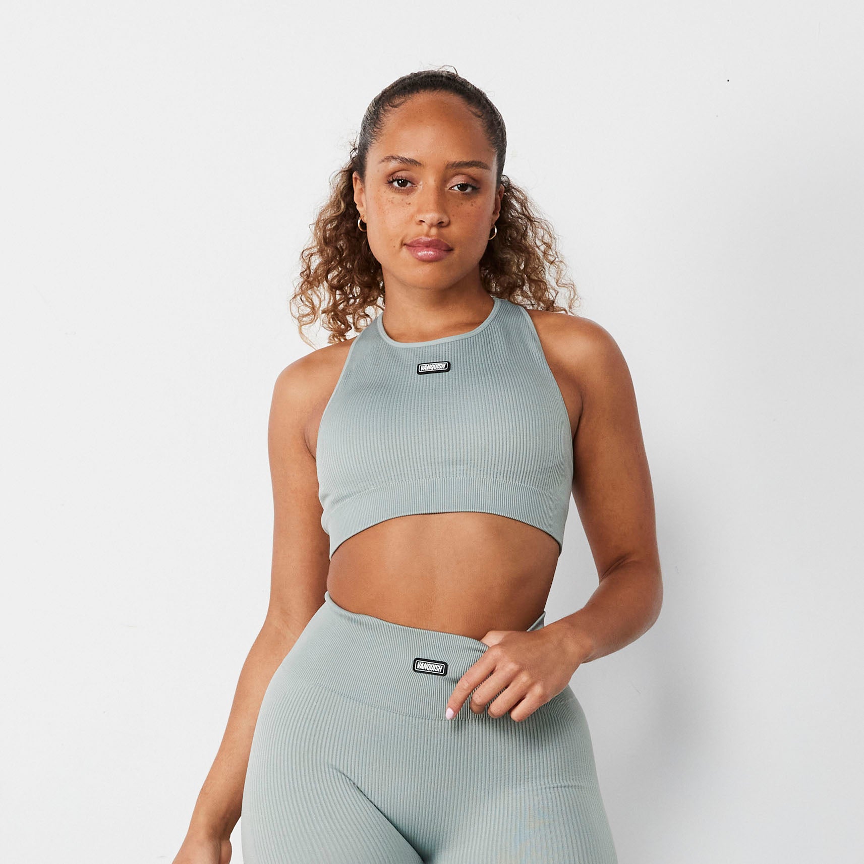 Vanquish – Gerippter, nahtloser Racerback-BH in Schiefergrau