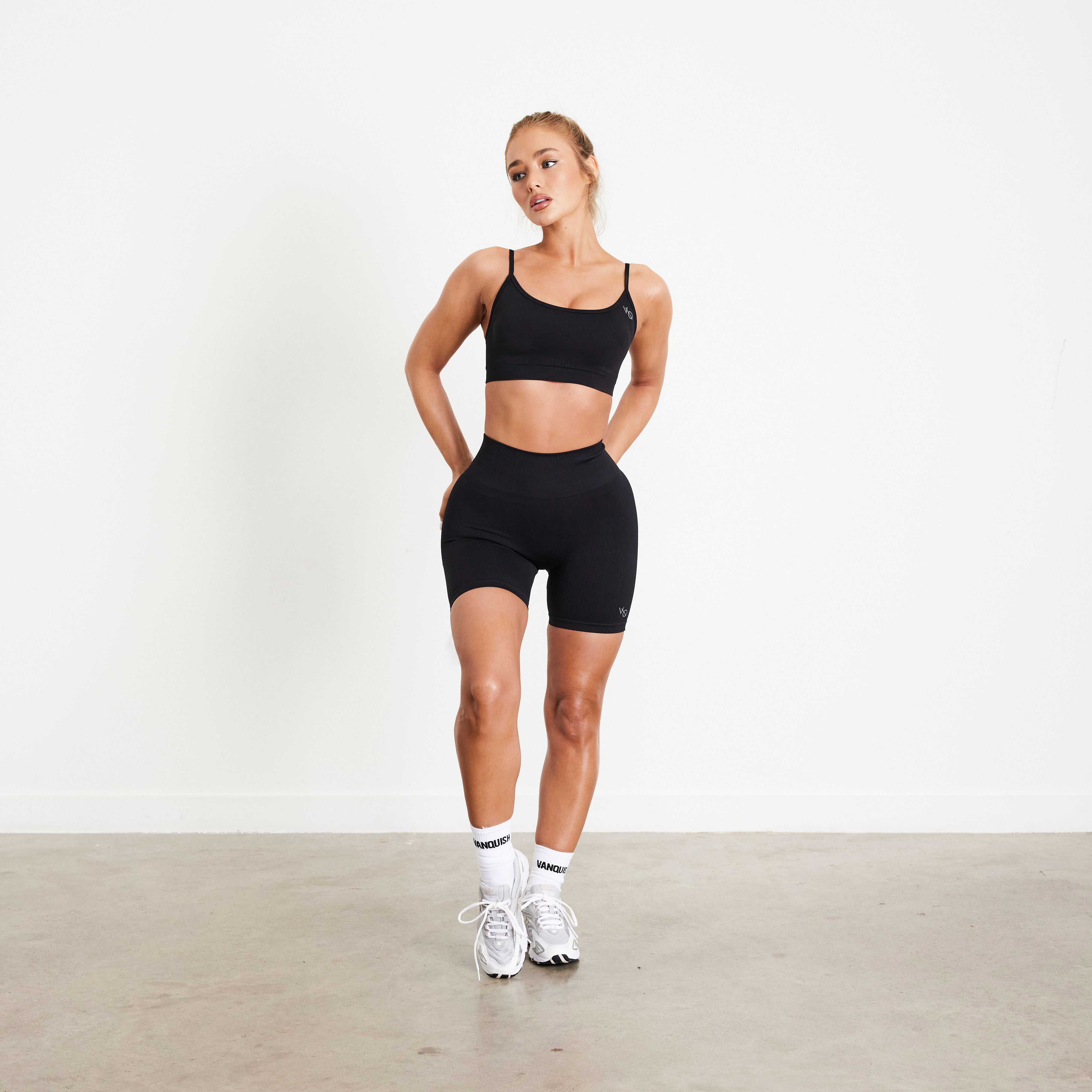 Nahtlose Shorts „Elevate“ von Vanquish in Schwarz