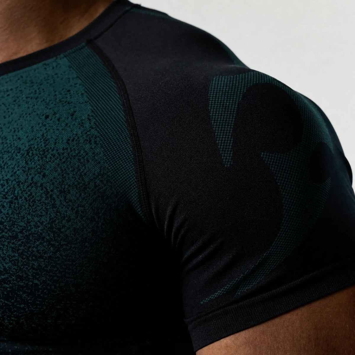 TRIBAL COMPRESSION EMERALD SHORT SLEEVE T SHIRT