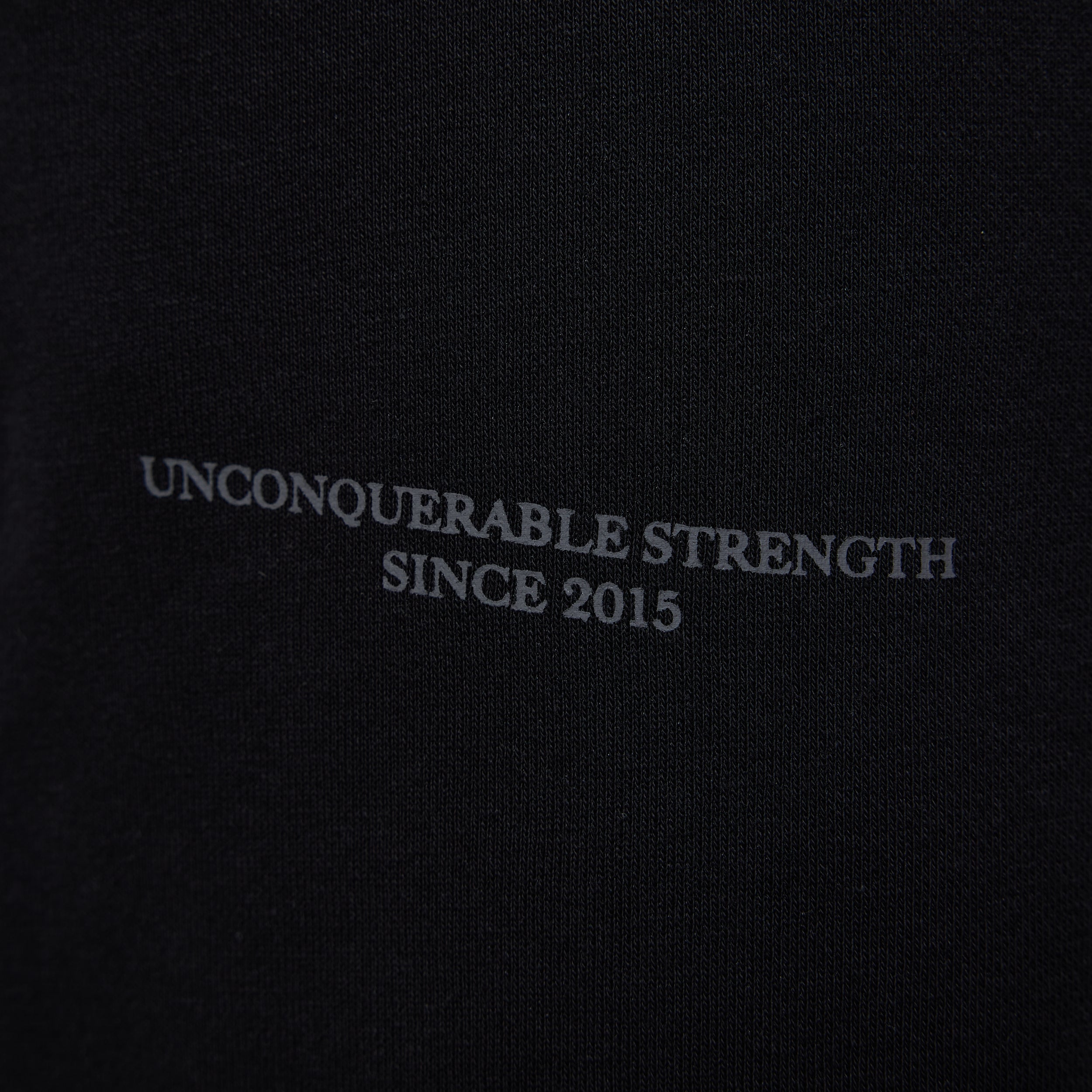 Vanquish – Schwarze Jogginghose „Unconquerable Strength“ mit geradem Bein