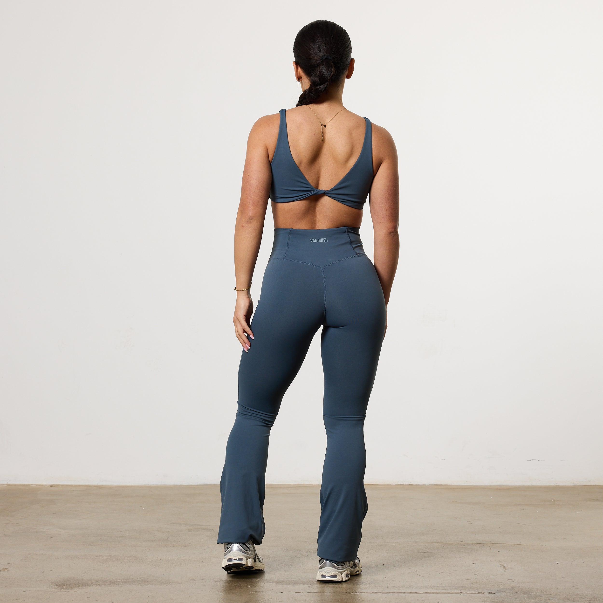 VANQUISH ENHANCE STEEL BLUE TWIST FRONT BRA