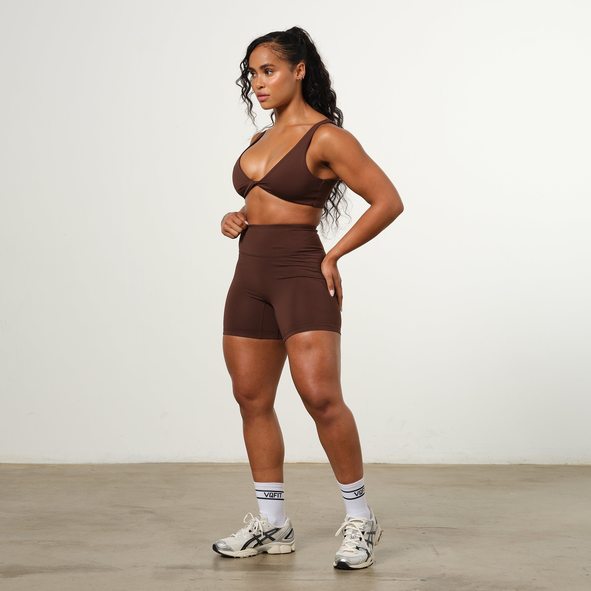 VANQUISH ENHANCE COFFEE BROWN TWIST FRONT BRA