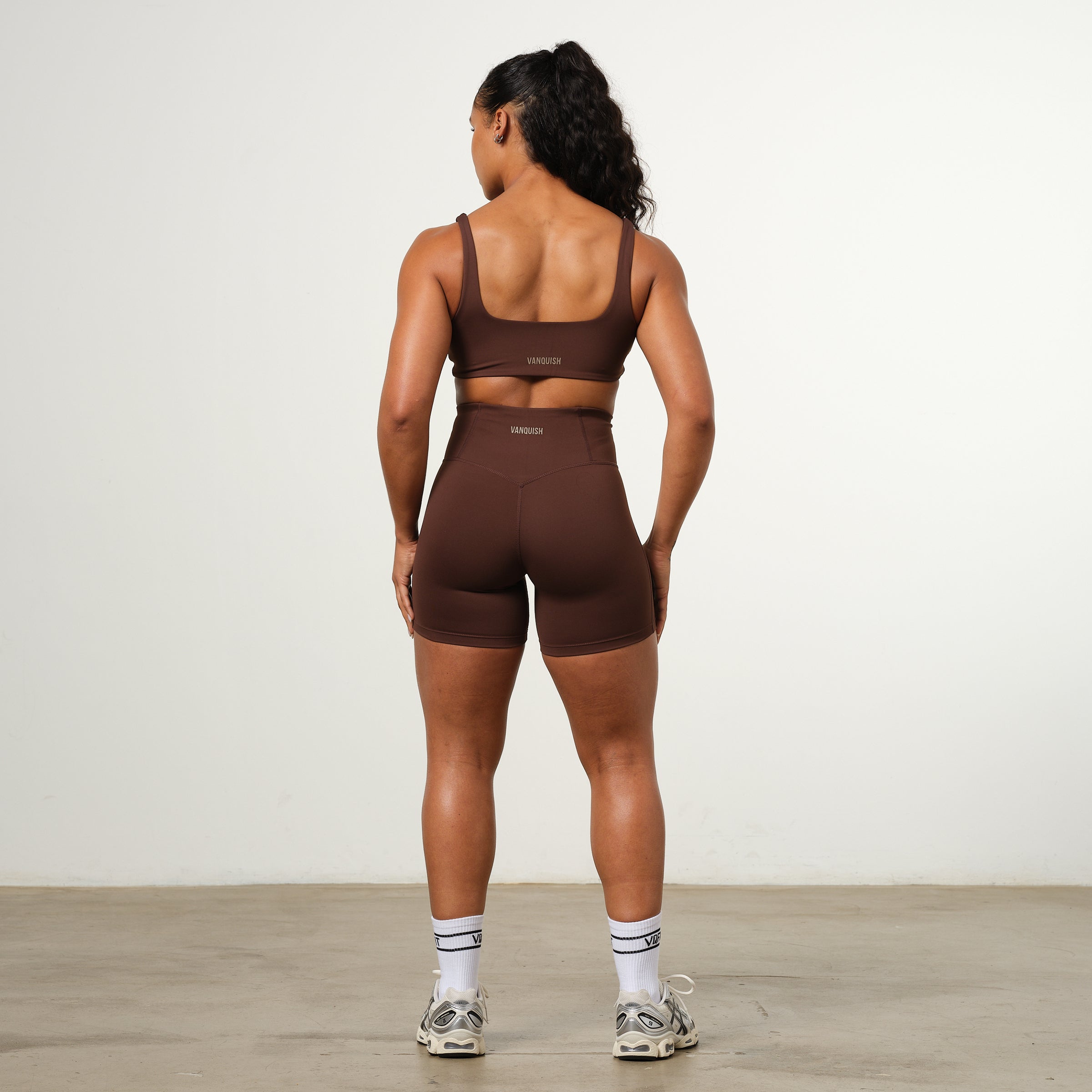 VANQUISH ENHANCE COFFEE BROWN TWIST FRONT BRA