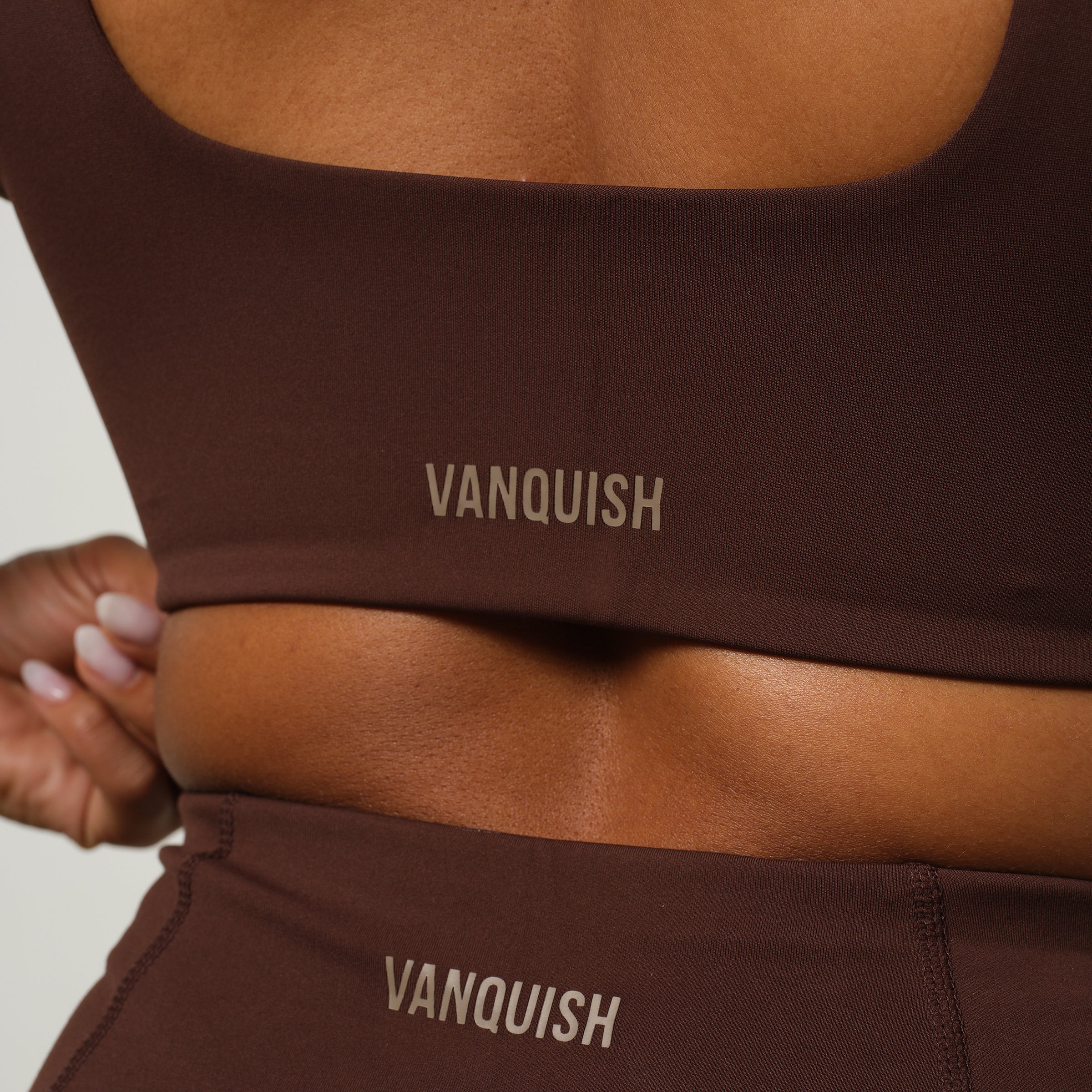 VANQUISH ENHANCE COFFEE BROWN TWIST FRONT BRA