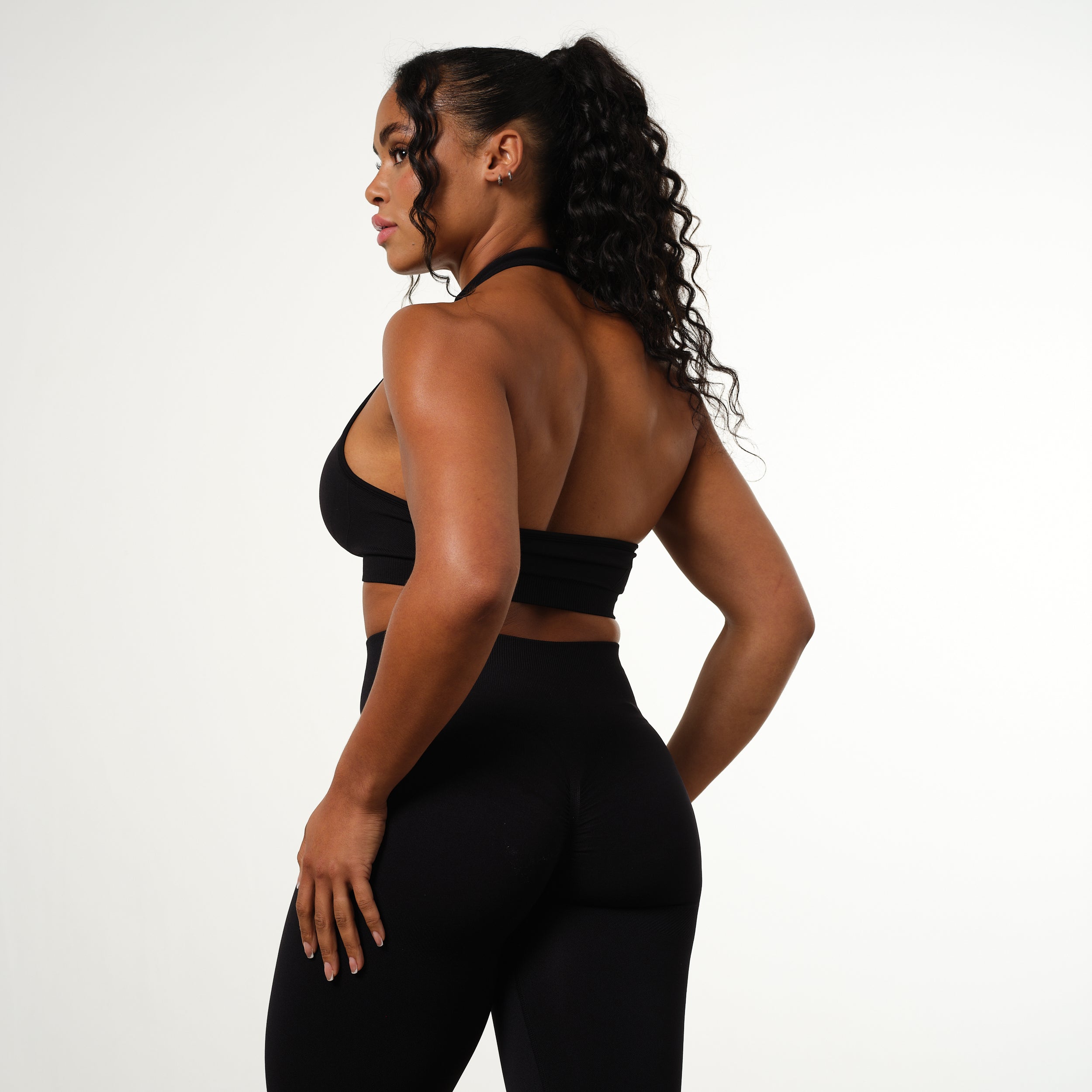 Vanquish Elevate Seamless Black Halter Neck Bra
