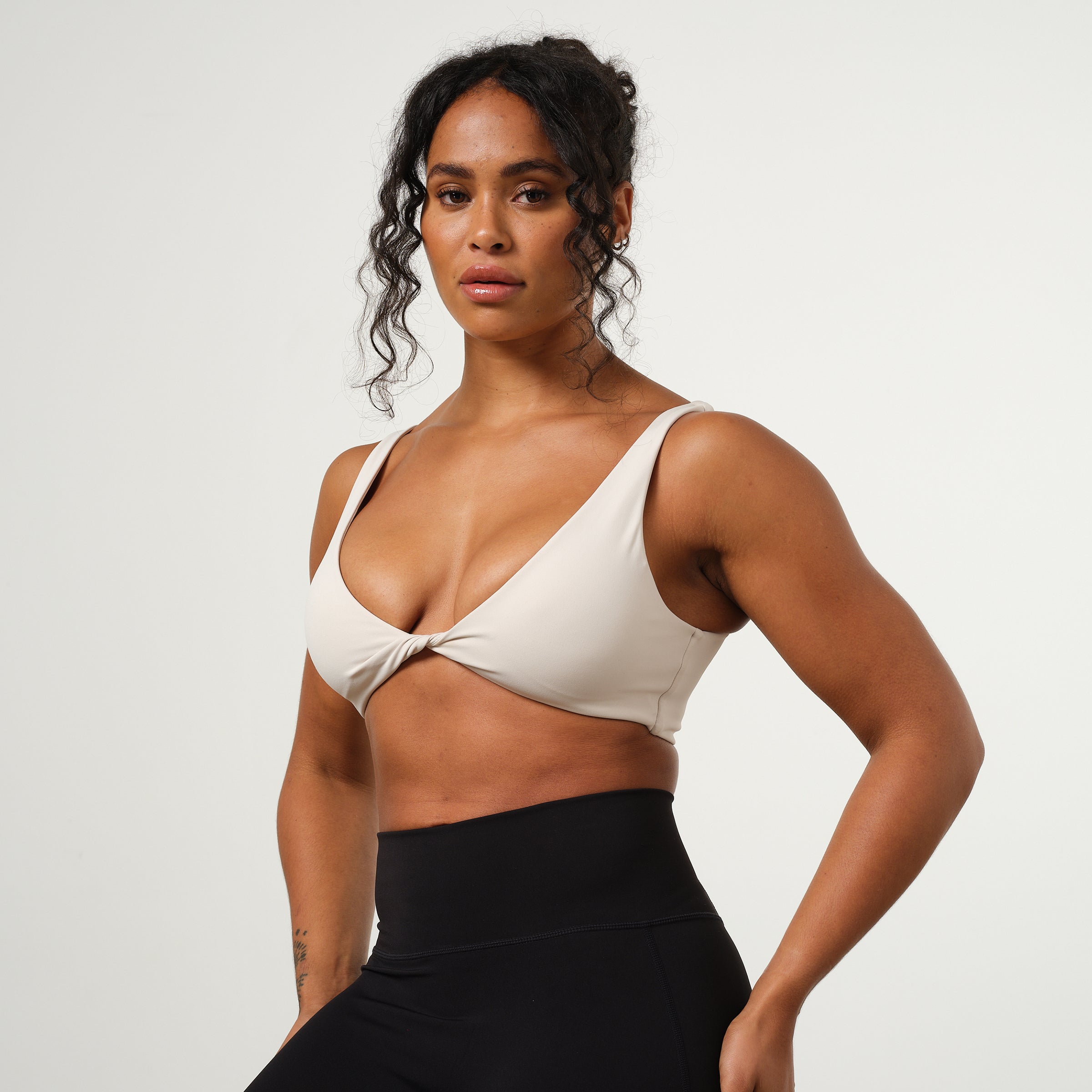 VANQUISH ENHANCE NUDE TWIST FRONT BRA