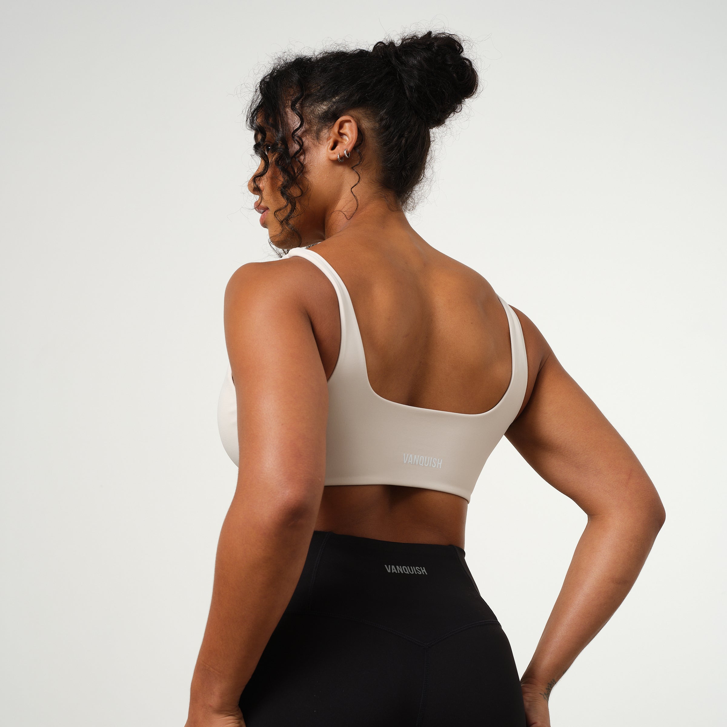 VANQUISH ENHANCE NUDE TWIST FRONT BRA