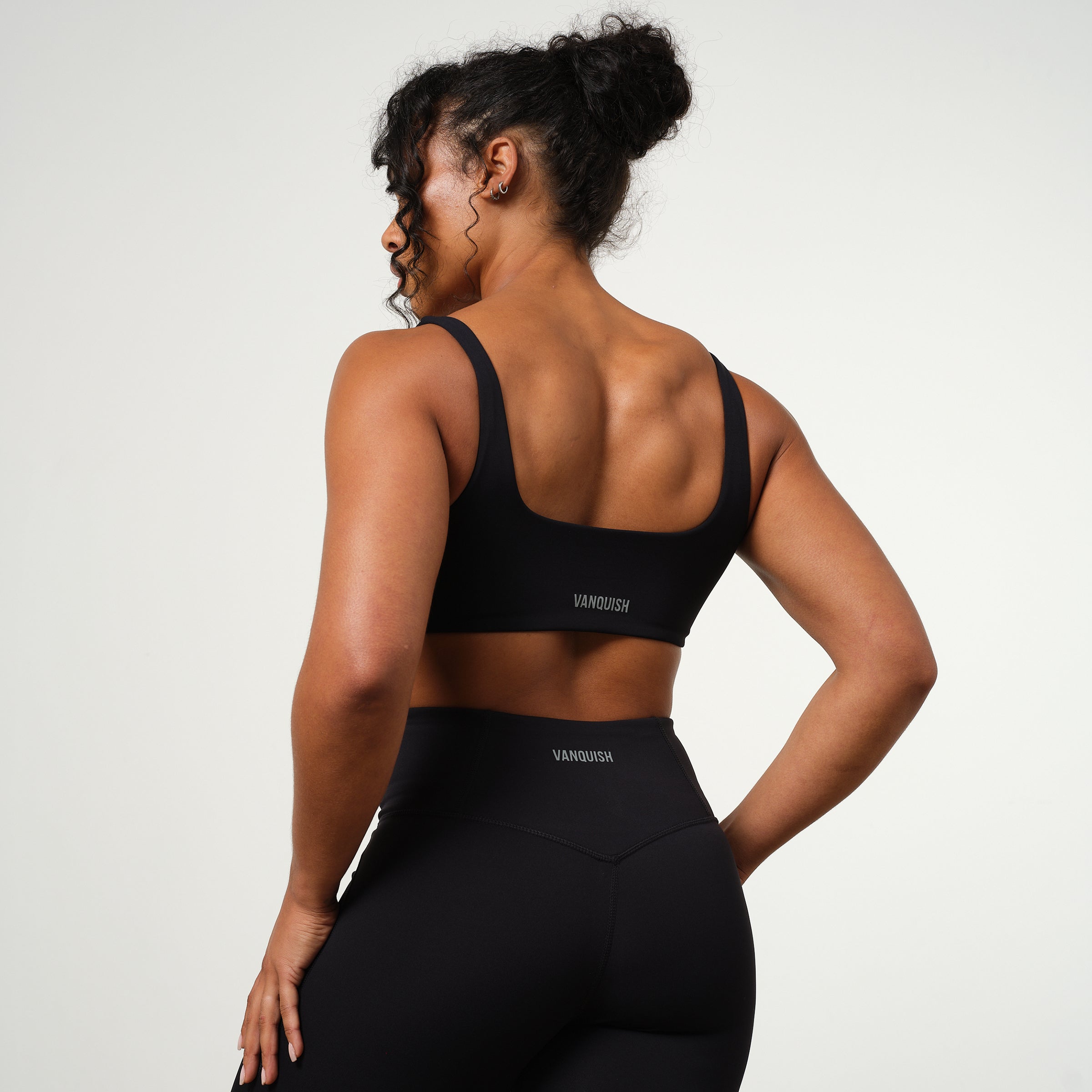 VANQUISH ENHANCE BLACK TWIST FRONT BRA