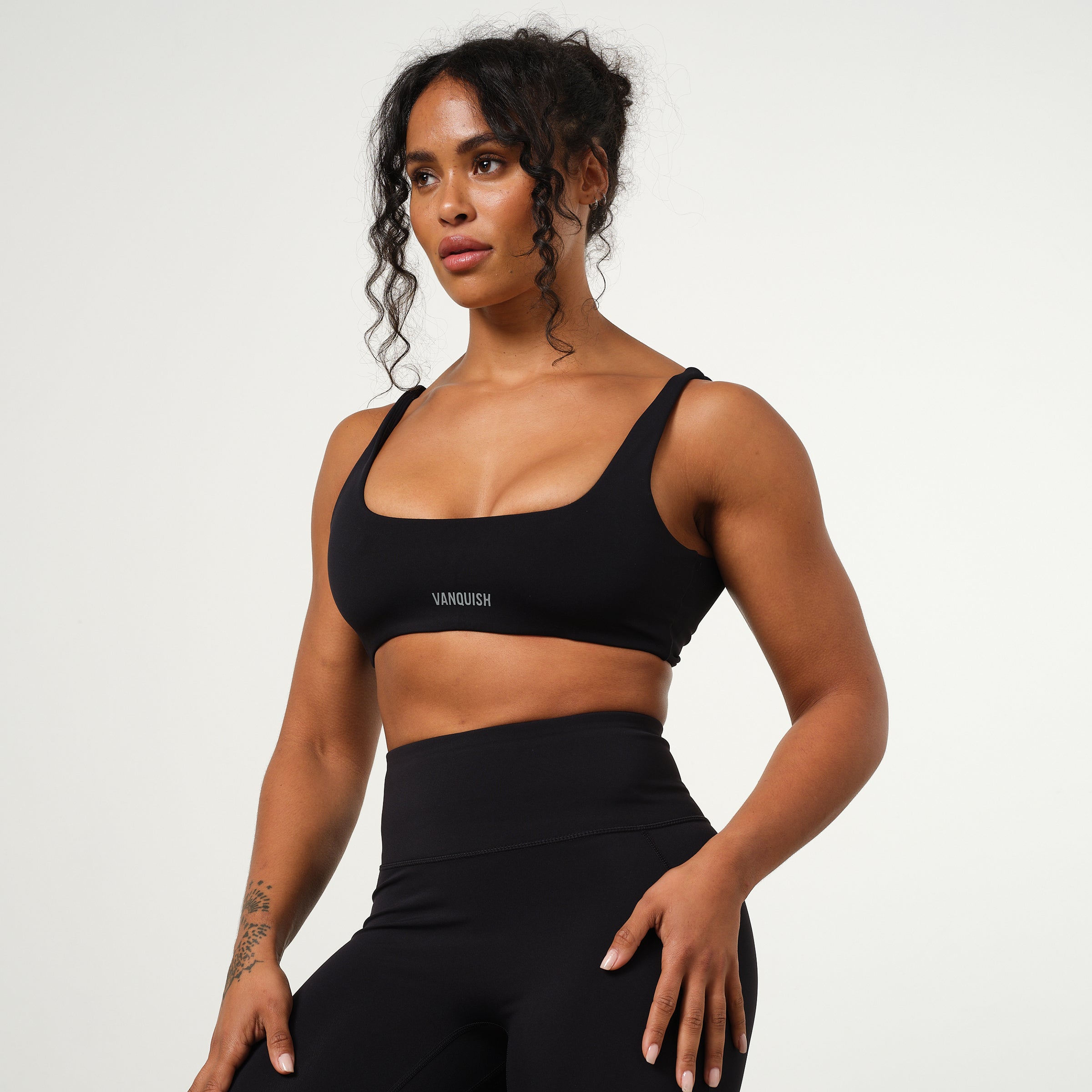VANQUISH ENHANCE BLACK TWIST FRONT BRA