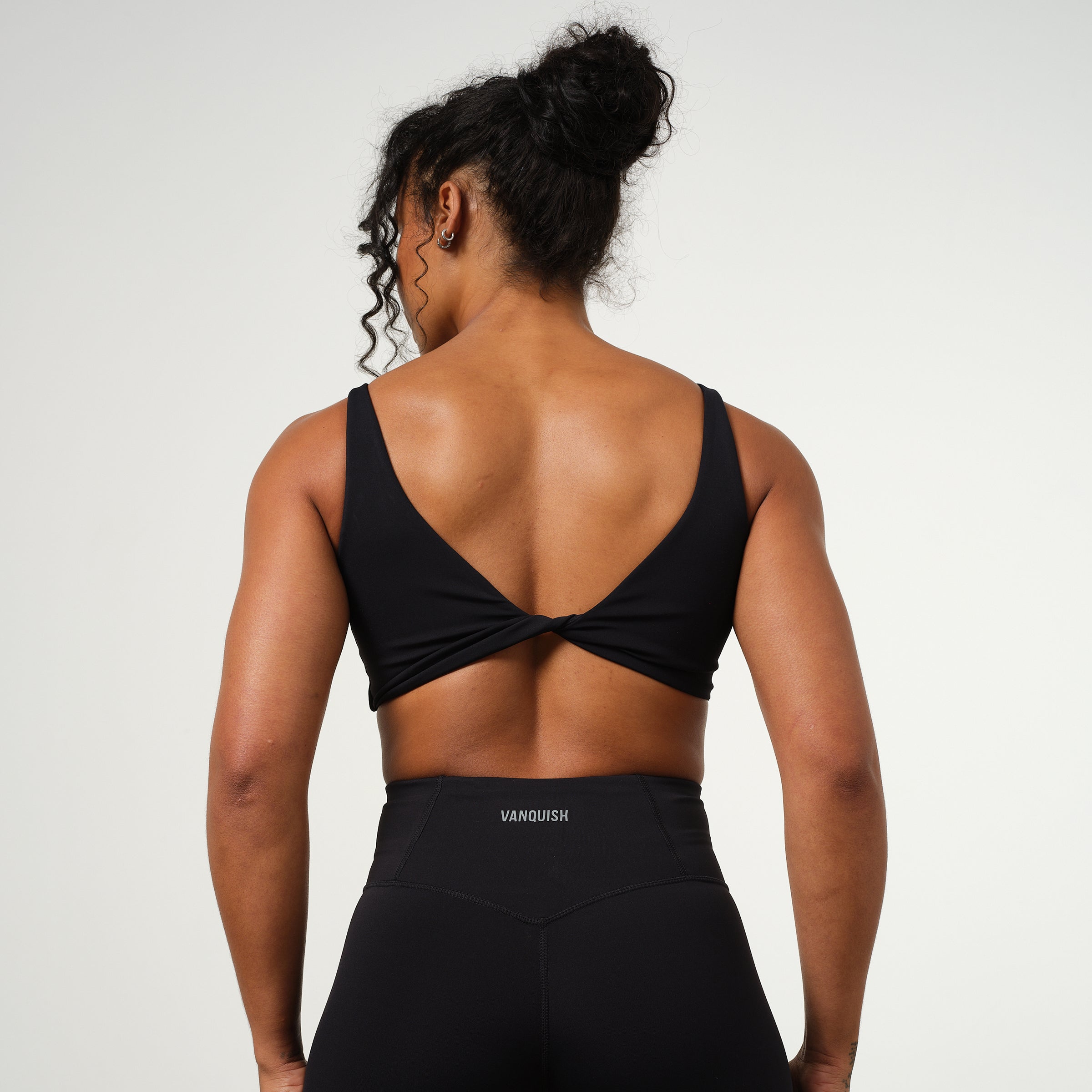 VANQUISH ENHANCE BLACK TWIST FRONT BRA