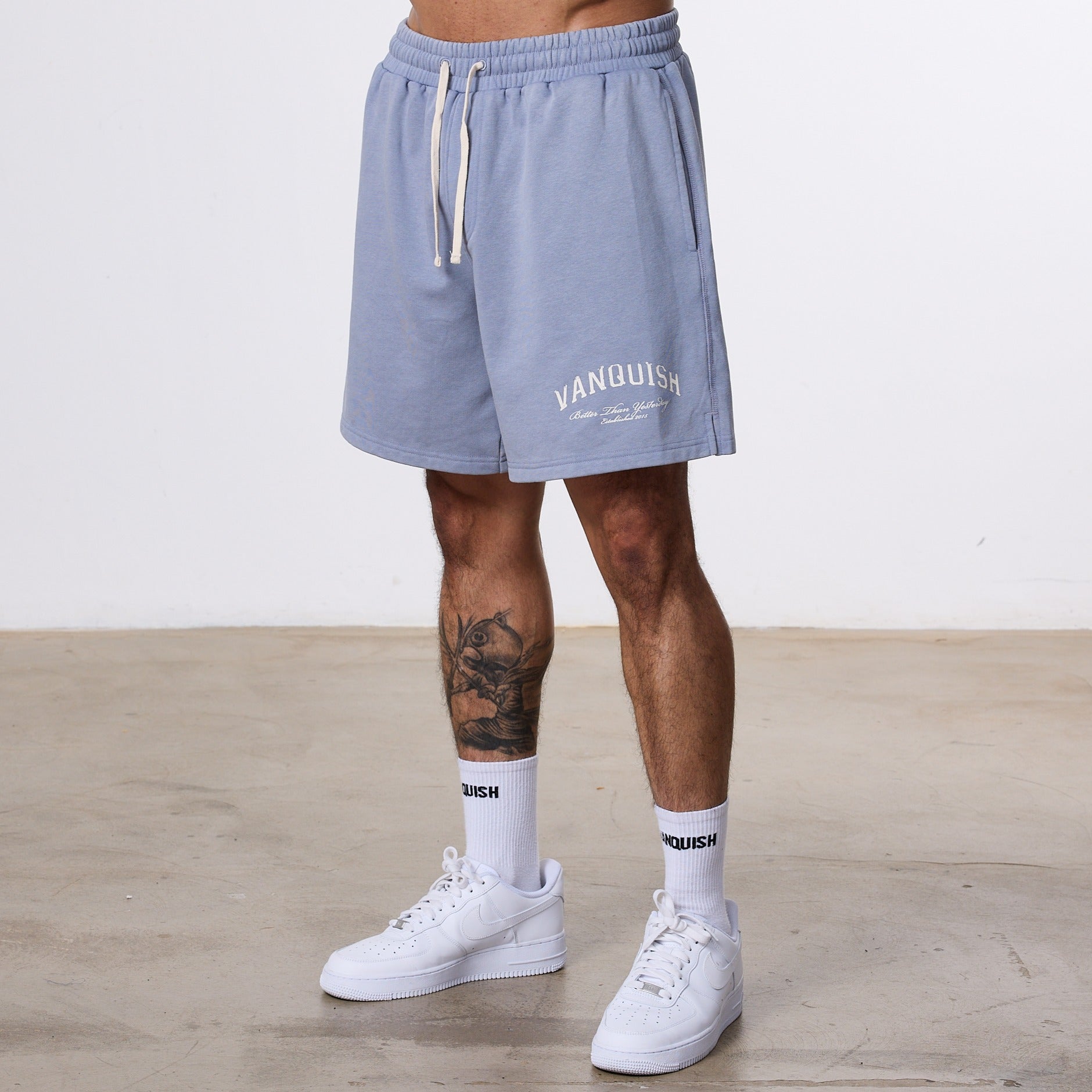 Vanquish – „Better Than Yesterday“-Sweatshorts in verwaschenem Blau