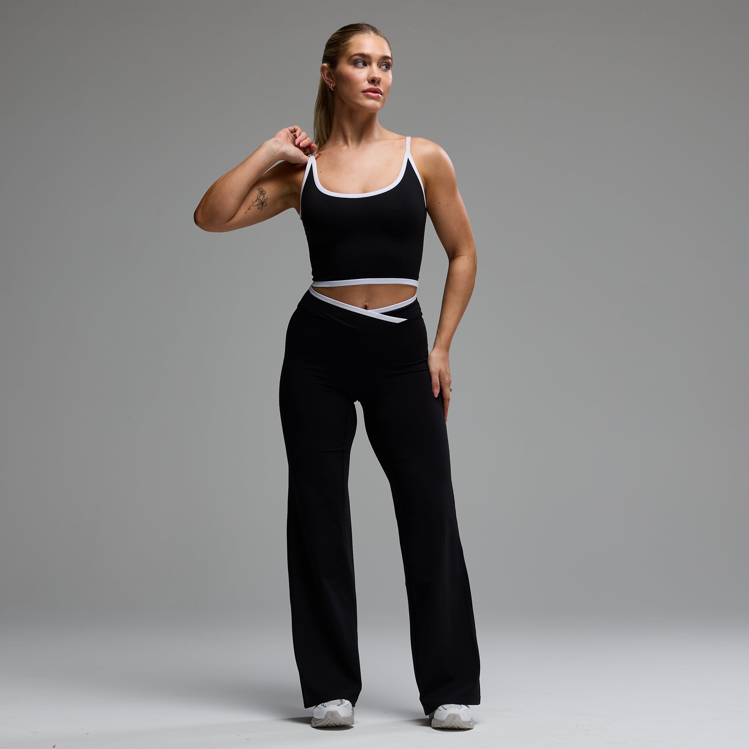 MONOCHROME BLACK WRAP FLARES