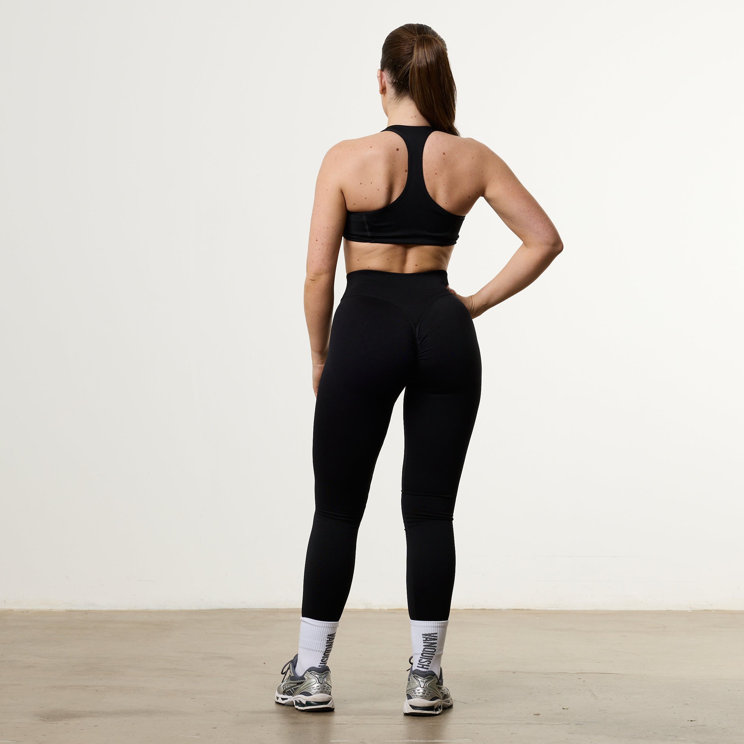 Vanquish Elevate V2 Black Seamless Twist Front Bra