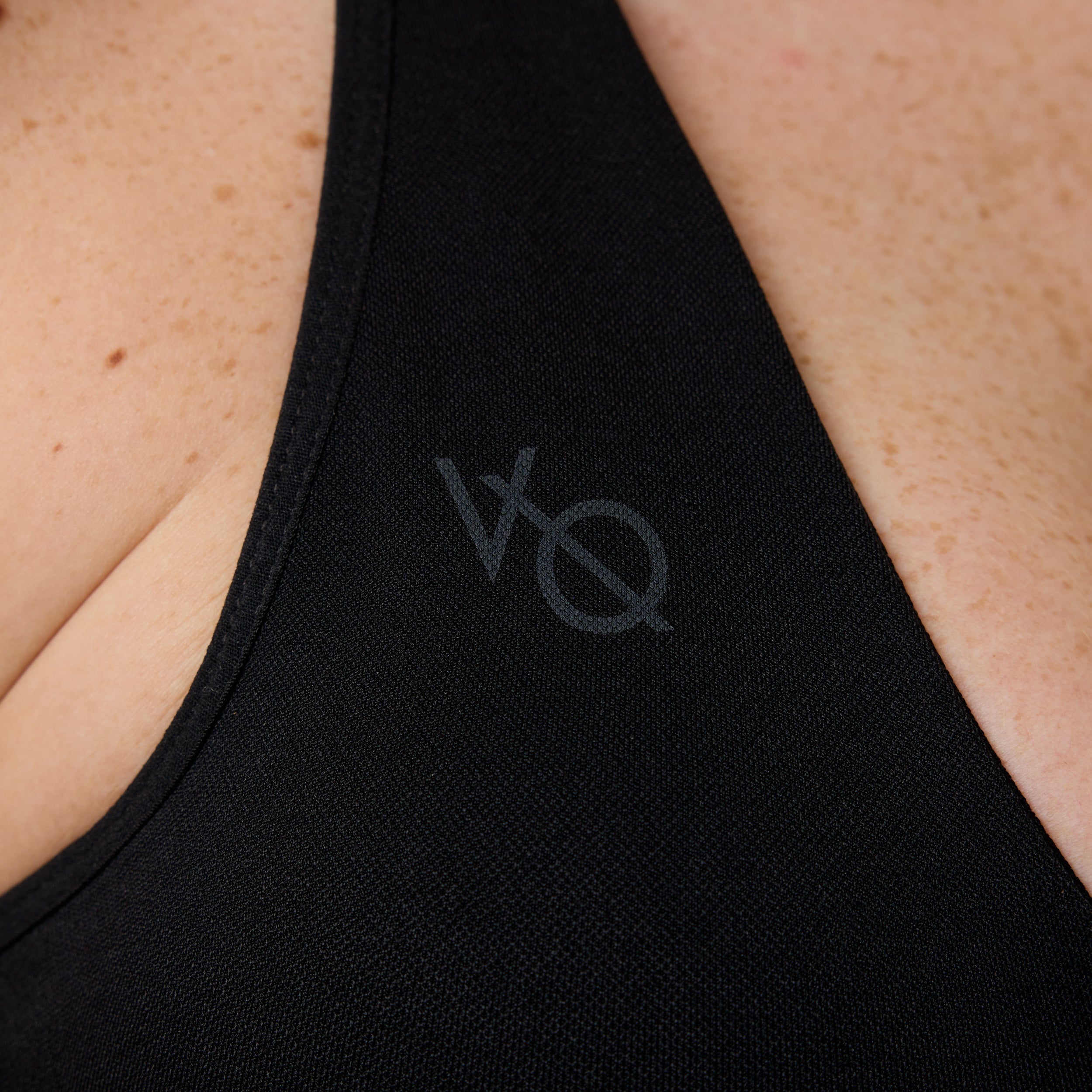 Vanquish Elevate V2 Black Seamless Twist Front Bra