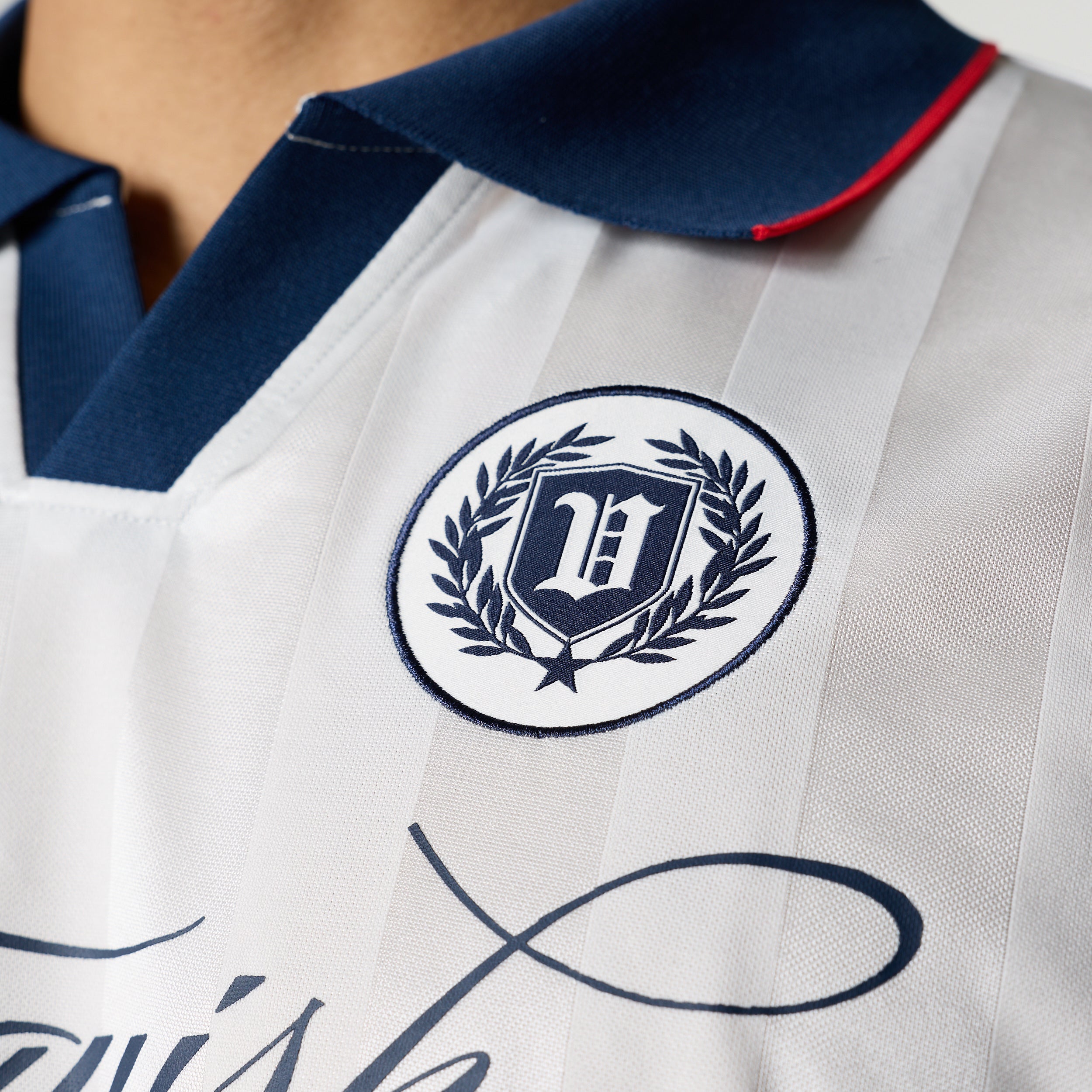 VANQUISH WHITE OVERSIZED BOXY FOOTBALL JERSEY