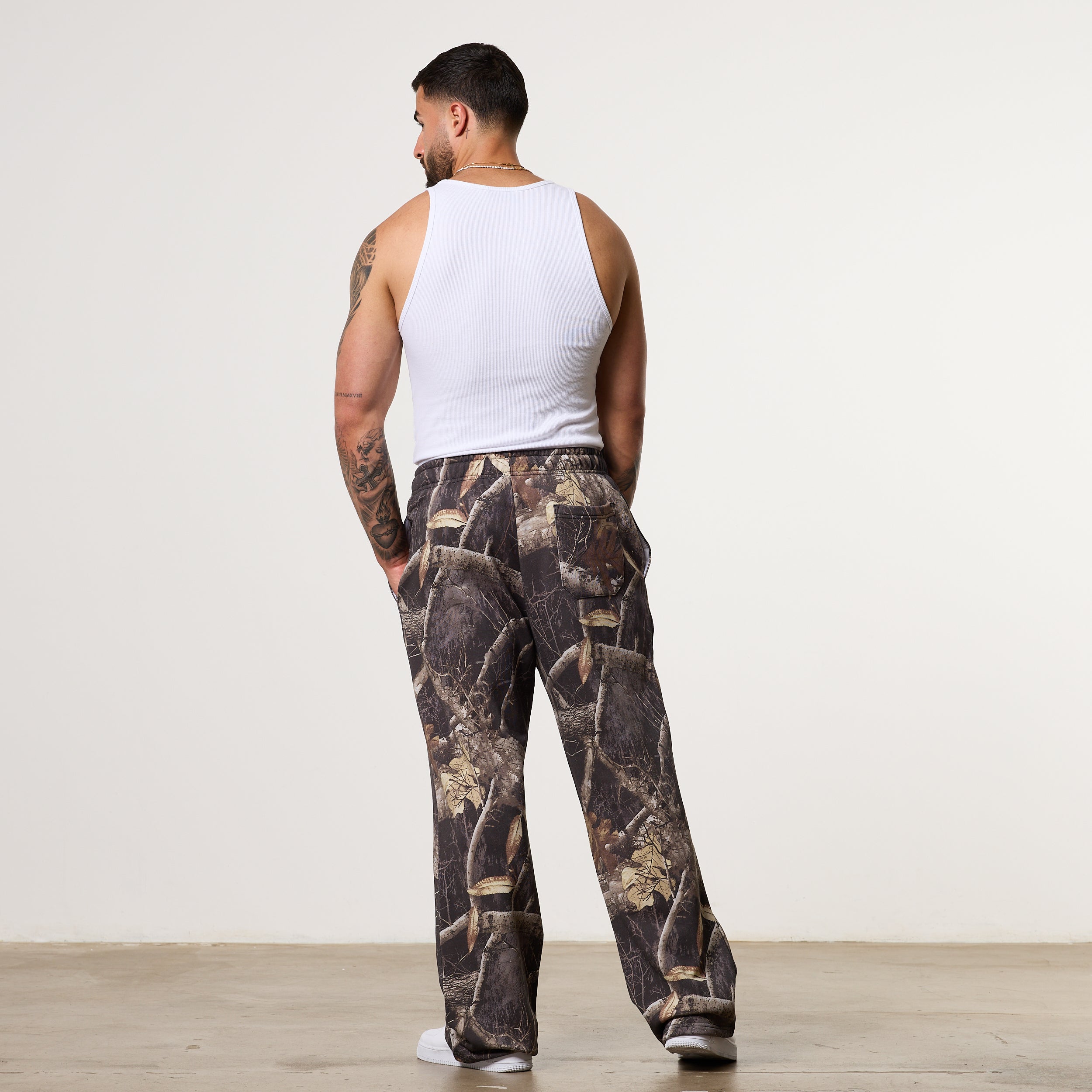 CAMO BLACK STRAIGHT LEG SWEATPANTS