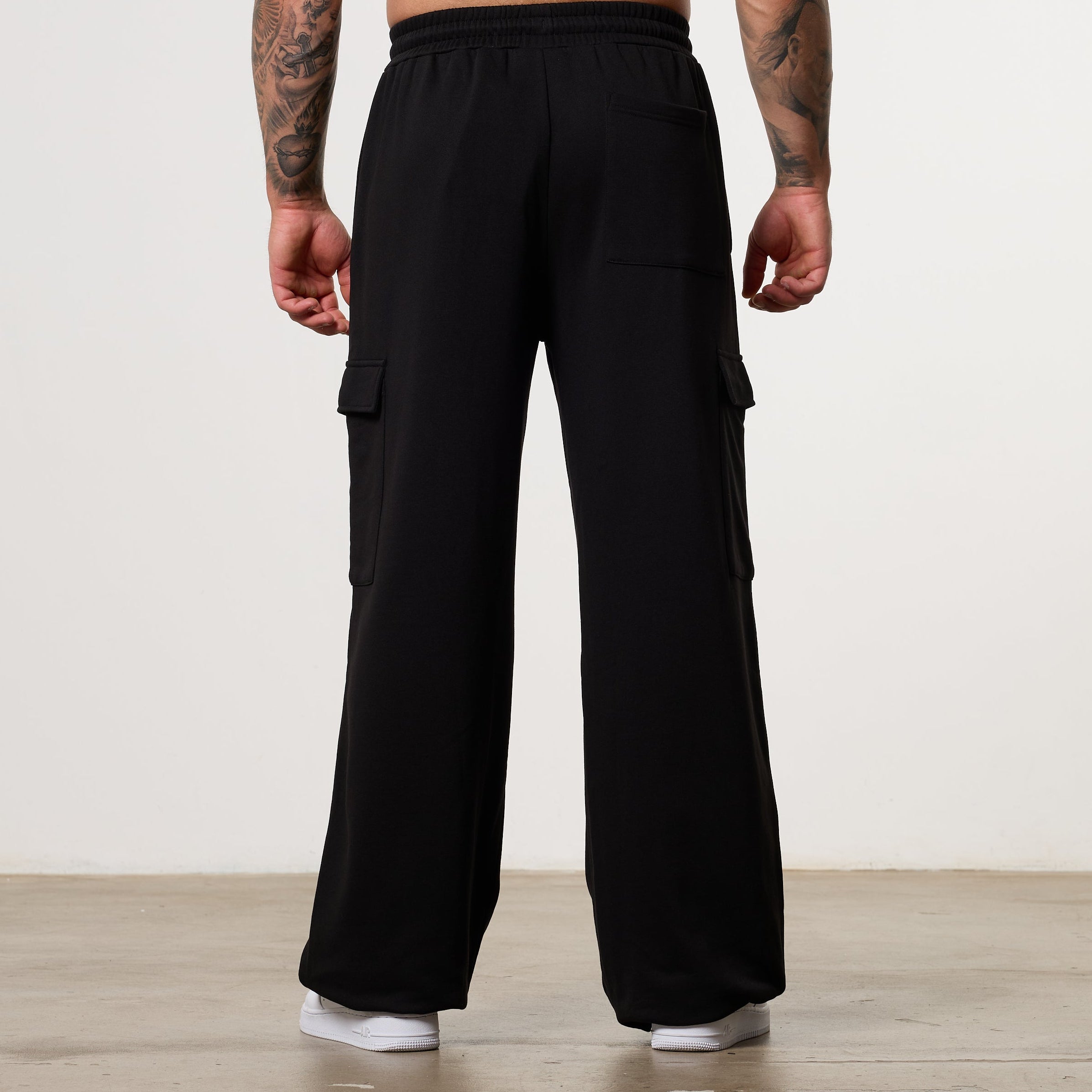 Essential BLACK BAGGY CARGO SWEATPANTS