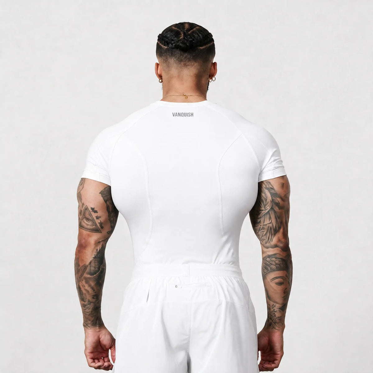 EVOLVE WHITE MUSCLE FIT PERFORMANCE T SHIRT