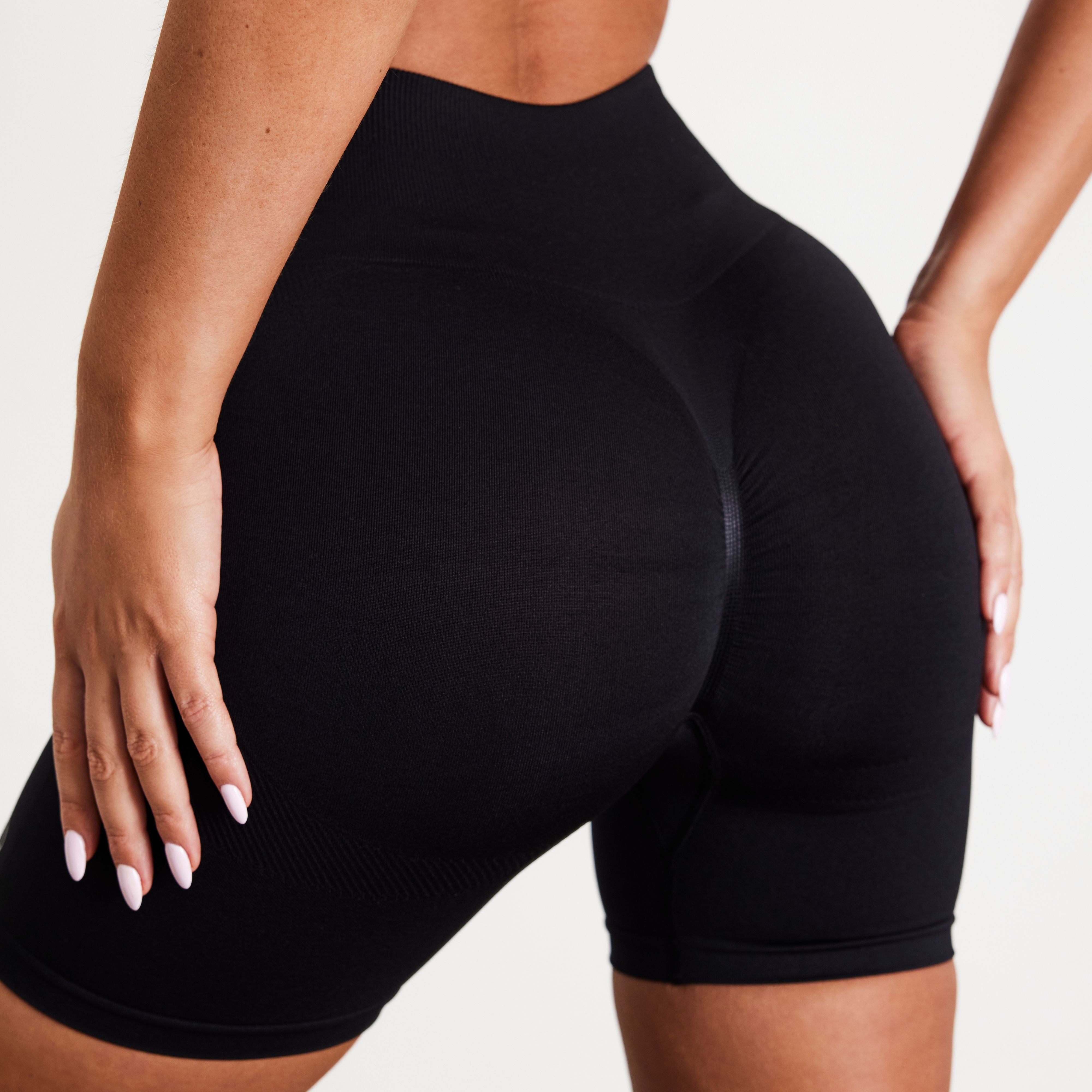 Nahtlose Shorts „Elevate“ von Vanquish in Schwarz