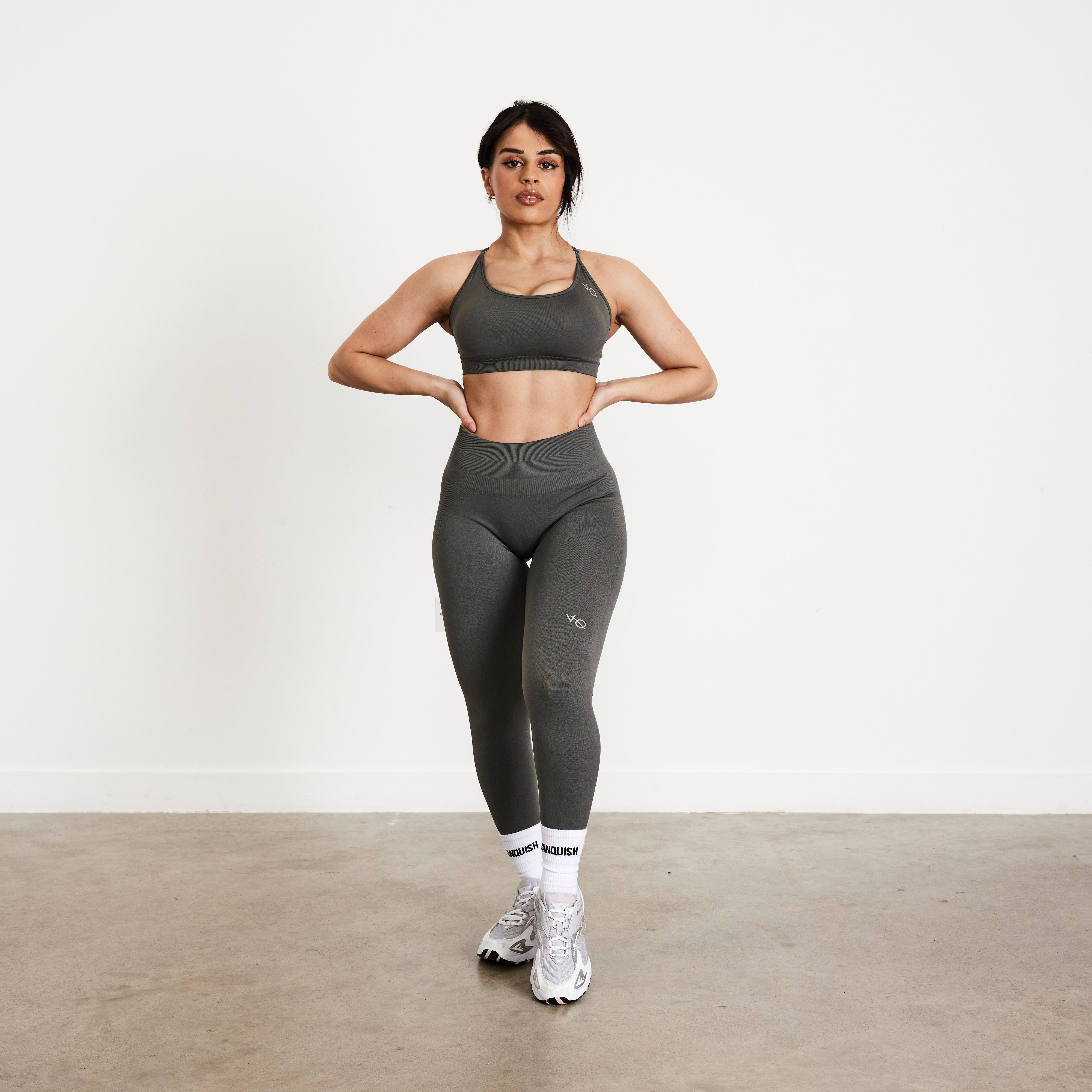Vanquish Elevate Nahtlose Petite-Leggings in Dunkeloliv