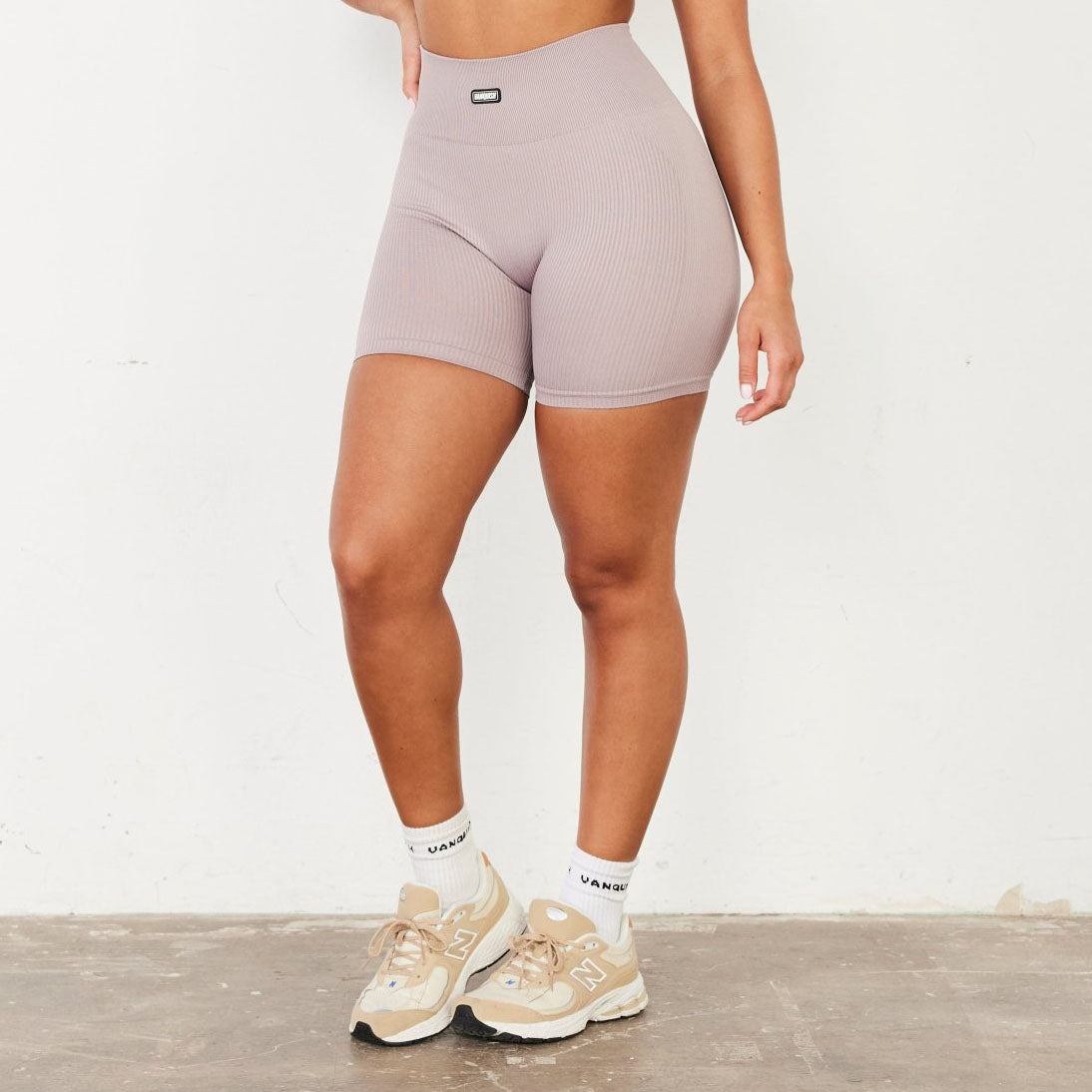 Vanquish – Nahtlose, gerippte Shorts in Rosa