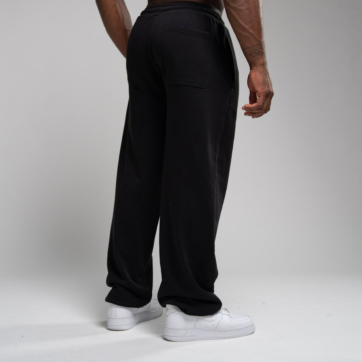 EVOLVE BLACK OVERSIZED CUFFED SWEATPANTS
