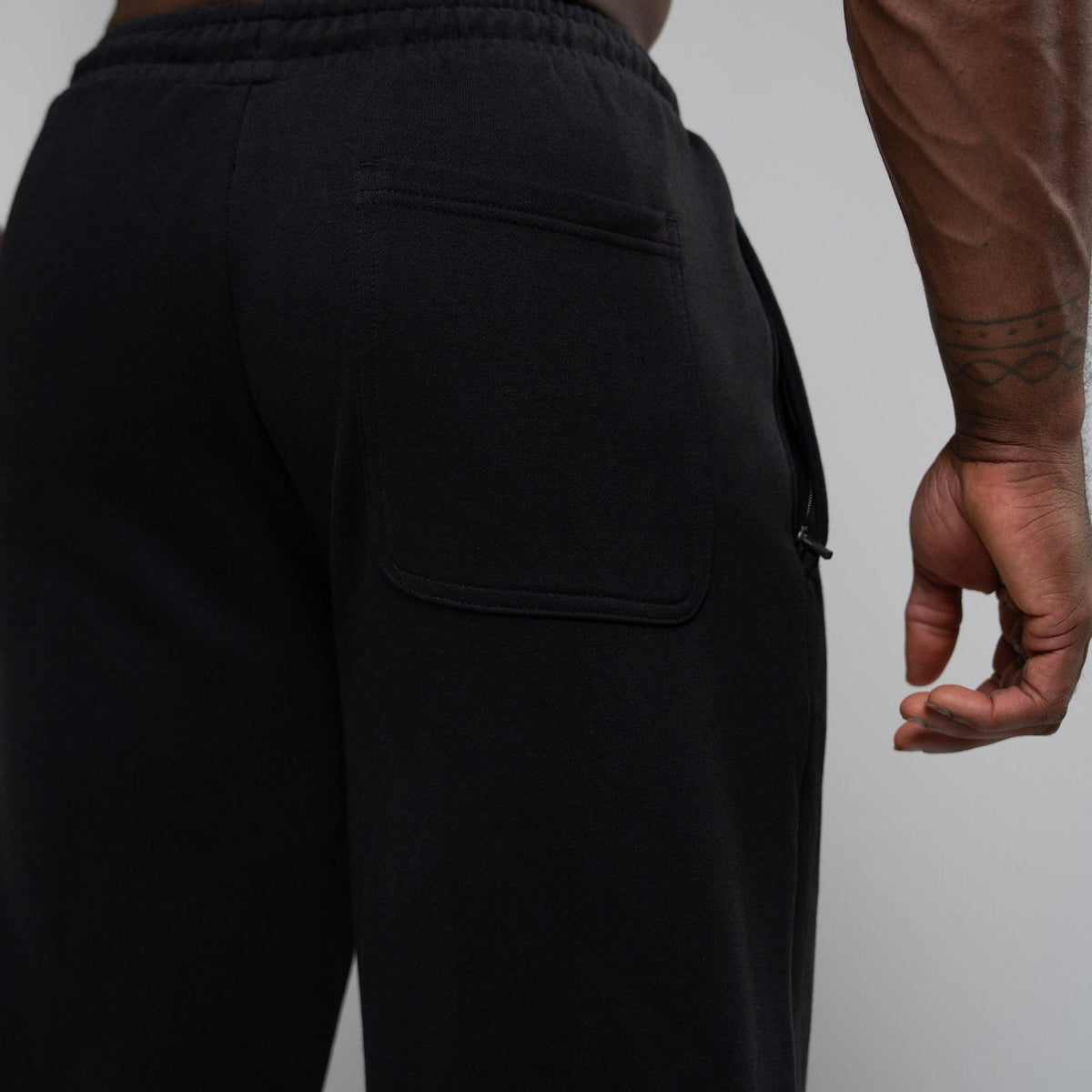EVOLVE BLACK OVERSIZED CUFFED SWEATPANTS