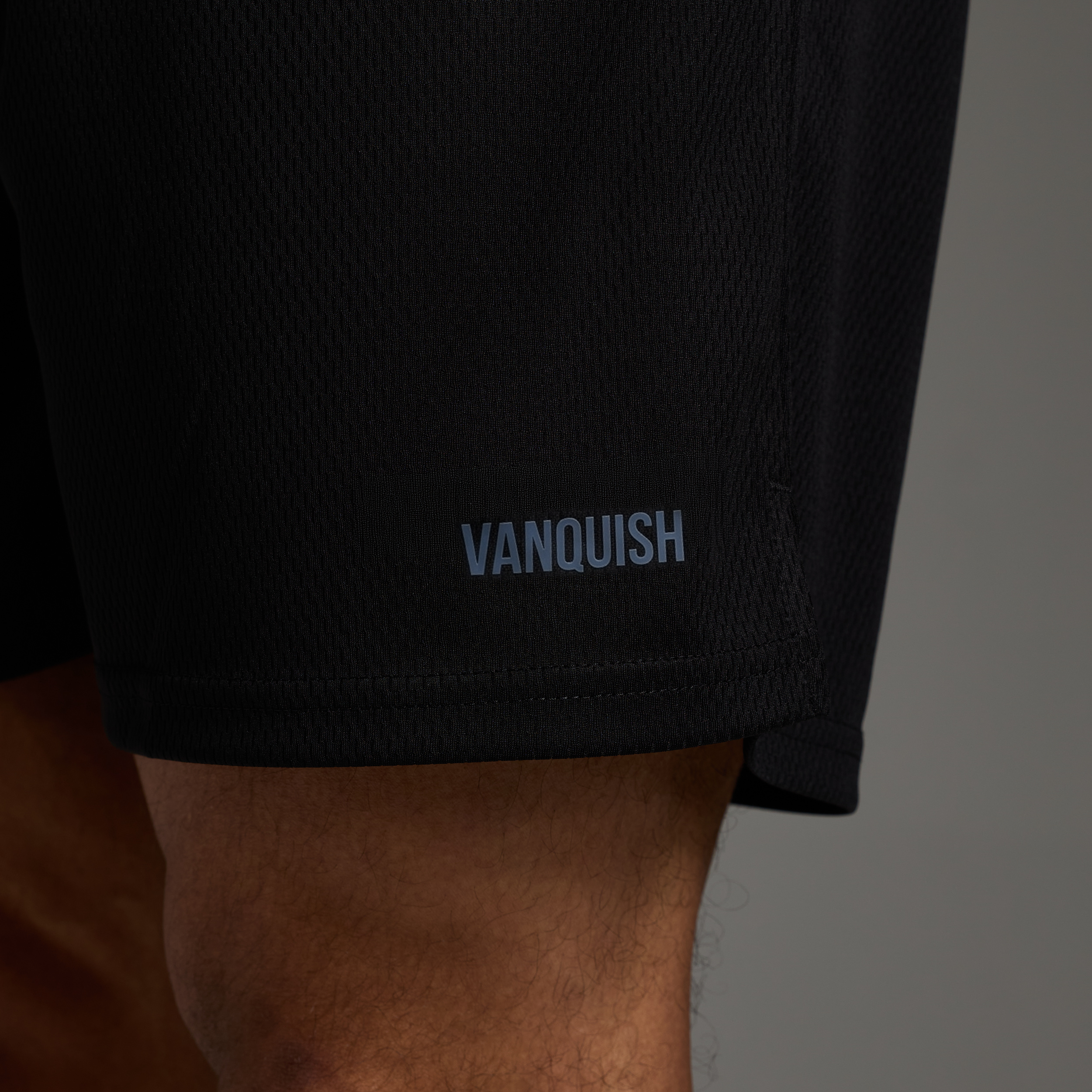 EVOLVE BLACK 7" REGULAR FIT MESH SHORT