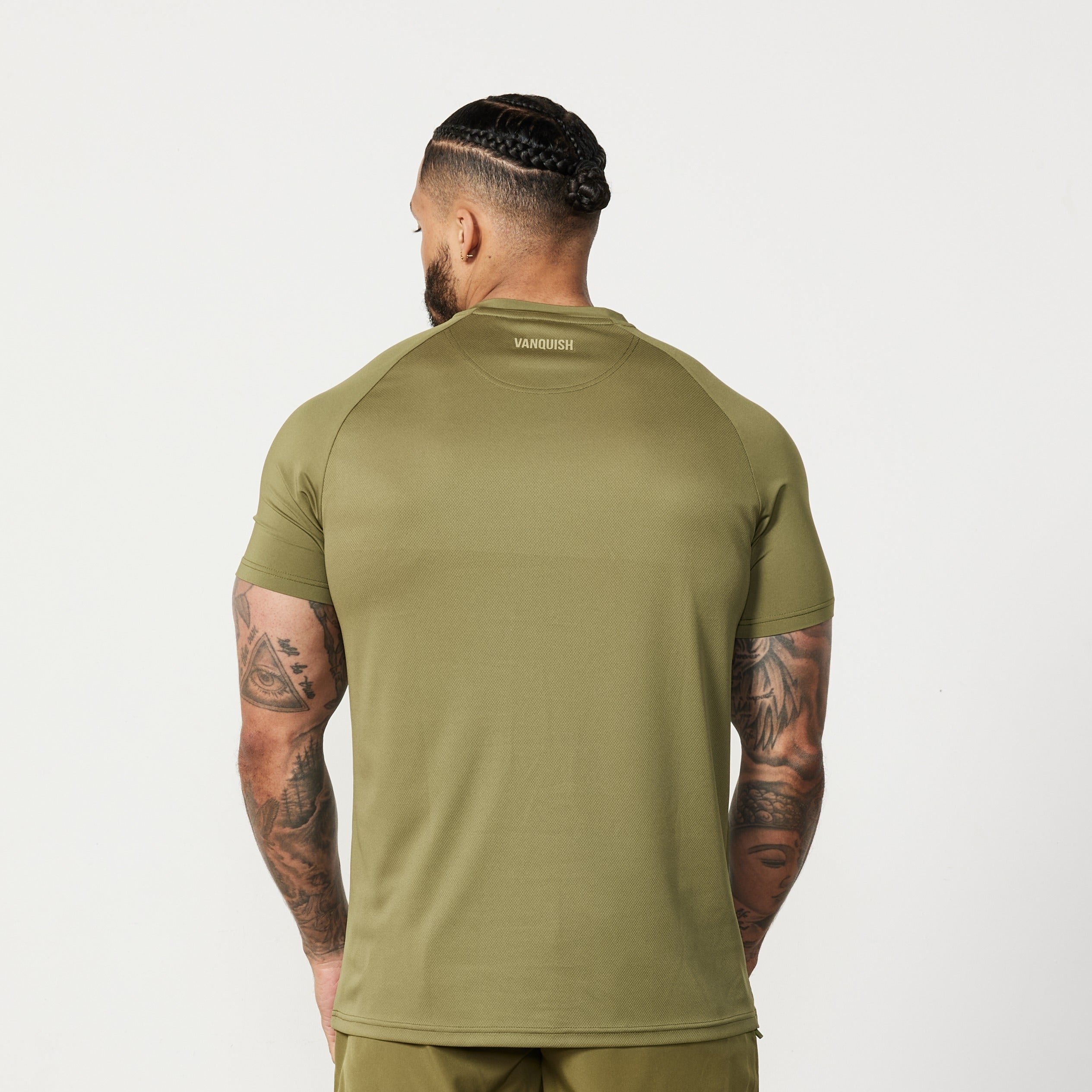Vanquish Essential Performance-T-Shirt in Olivgrün mit kurzen Ärmeln