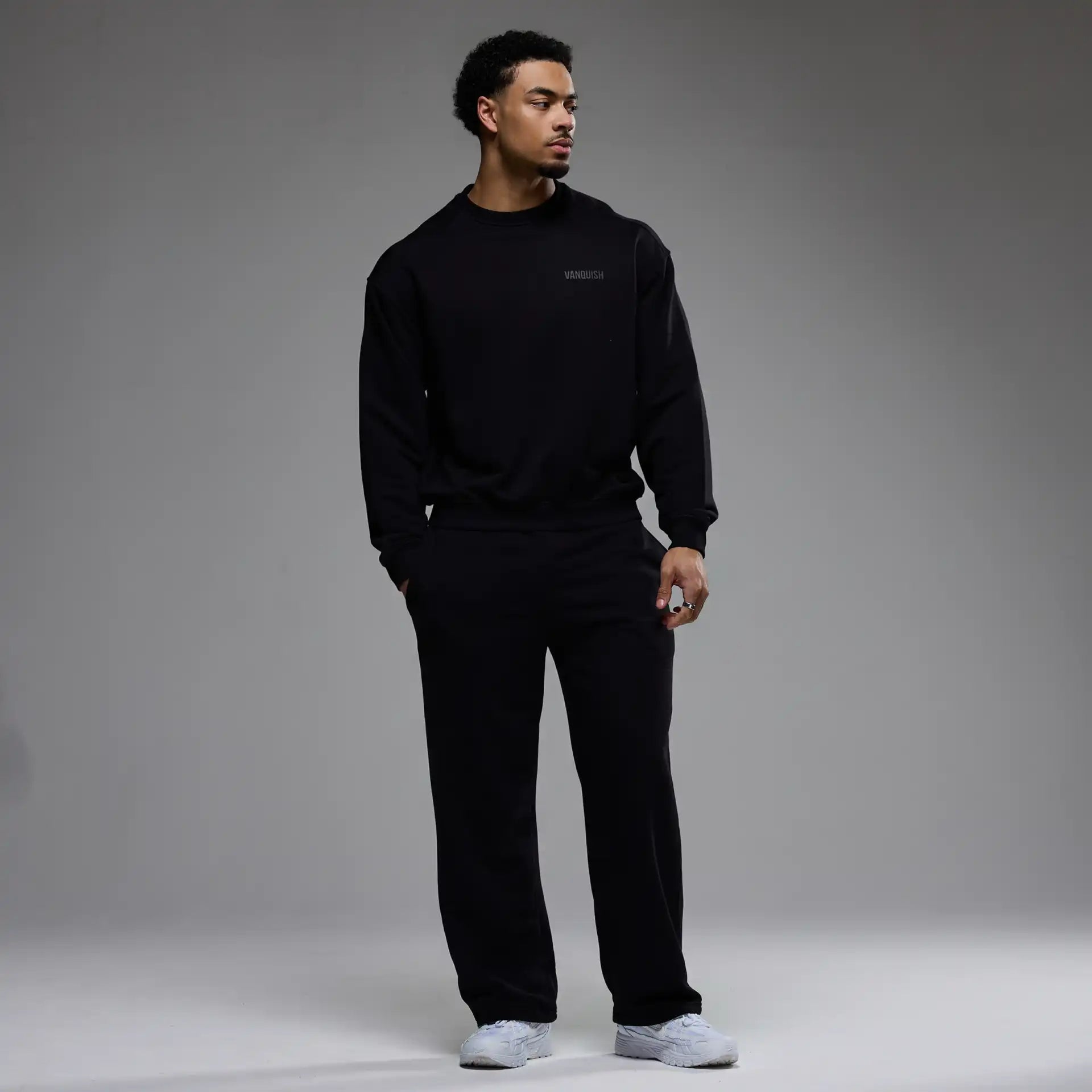EVOLVE BLACK OVERSIZED SWEATER