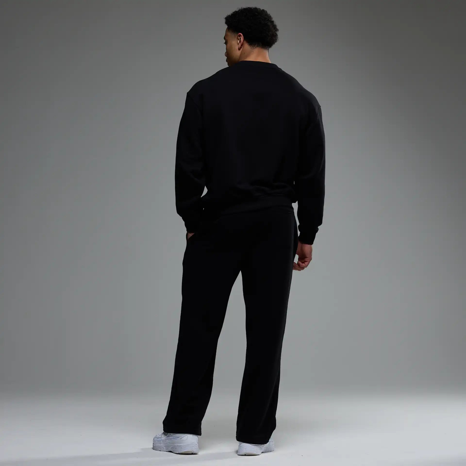 EVOLVE BLACK OVERSIZED SWEATER