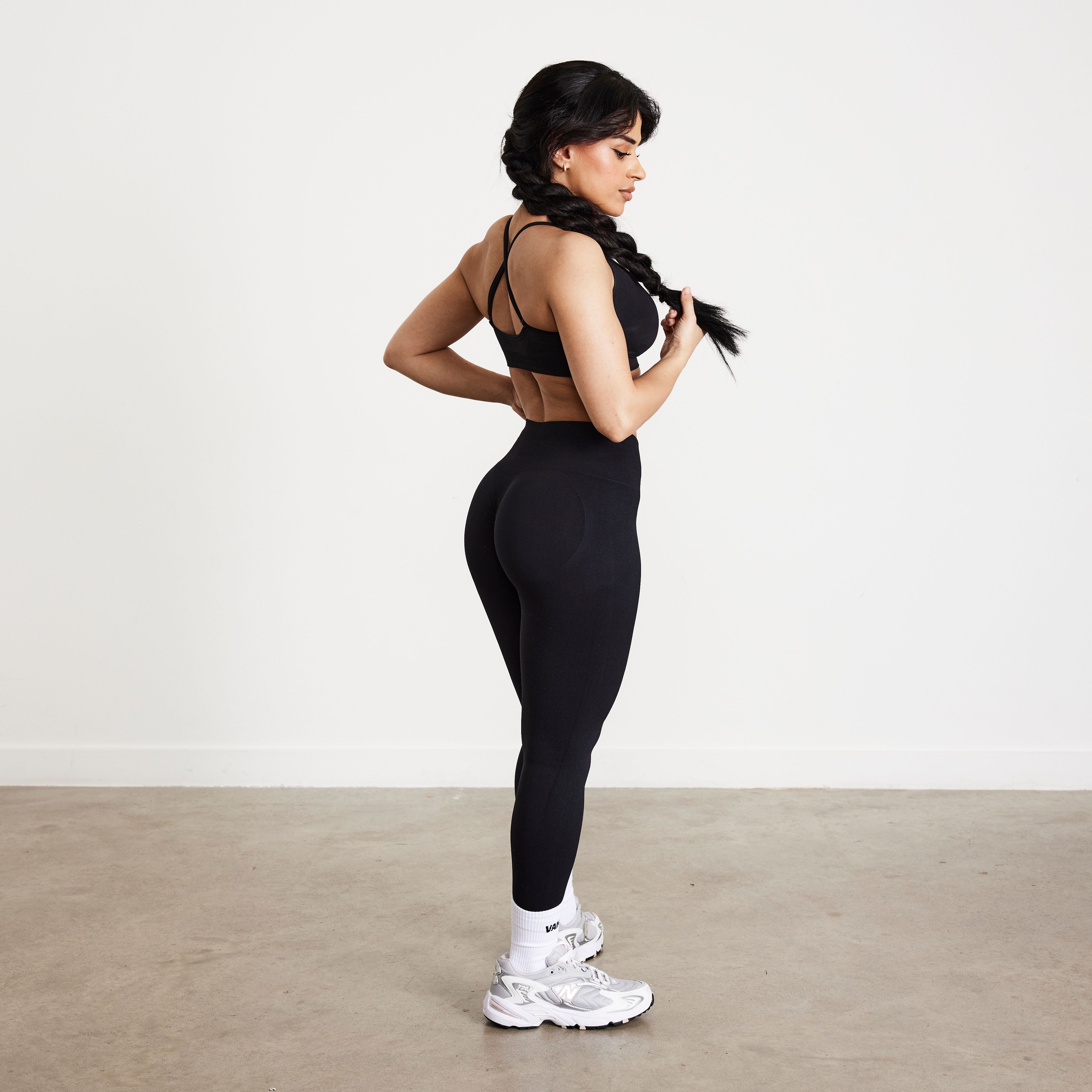 Vanquish Elevate Seamless Scrunch Petite Black Leggings