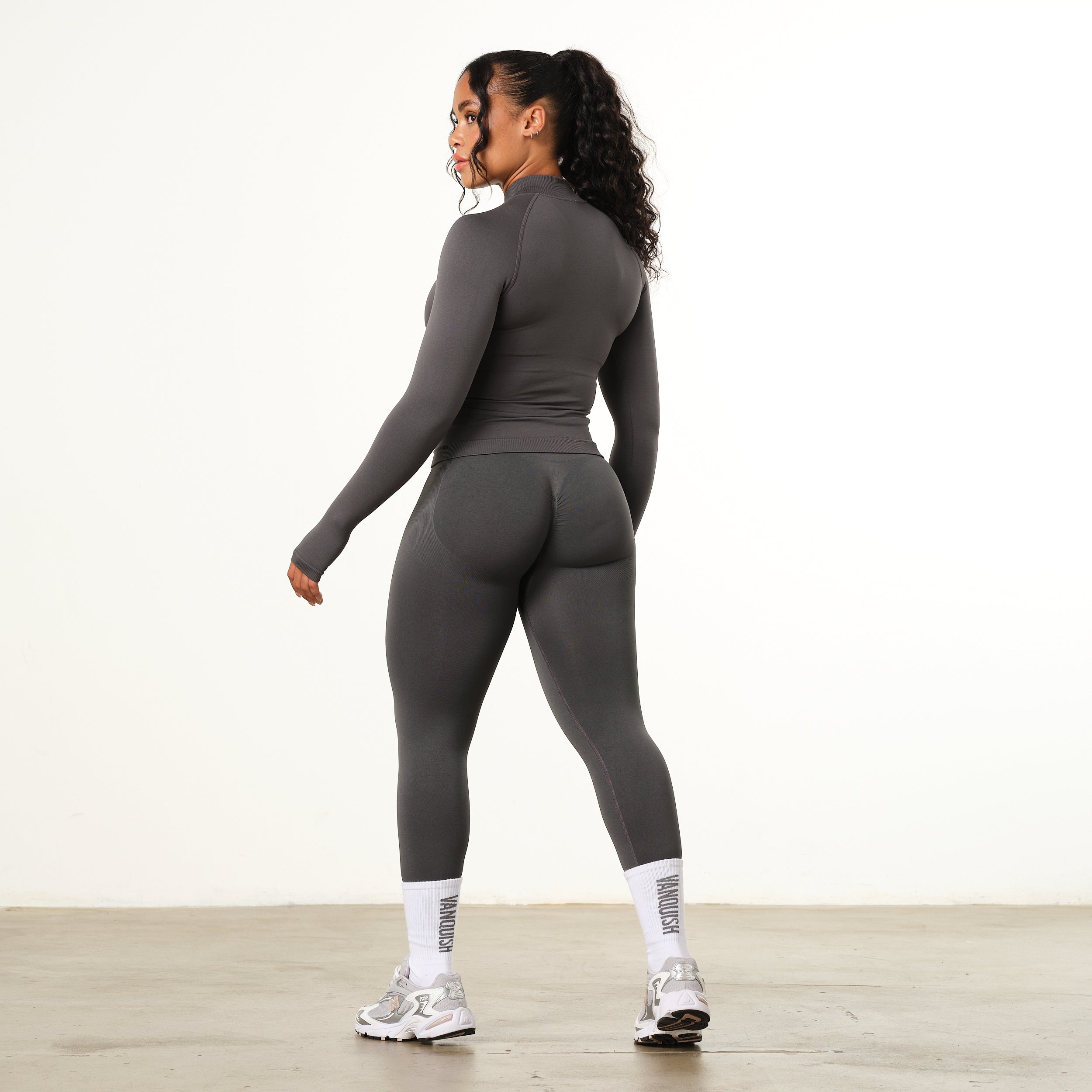 Vanquish Elevate Seamless Scrunch Petite Charcoal Grey Leggings
