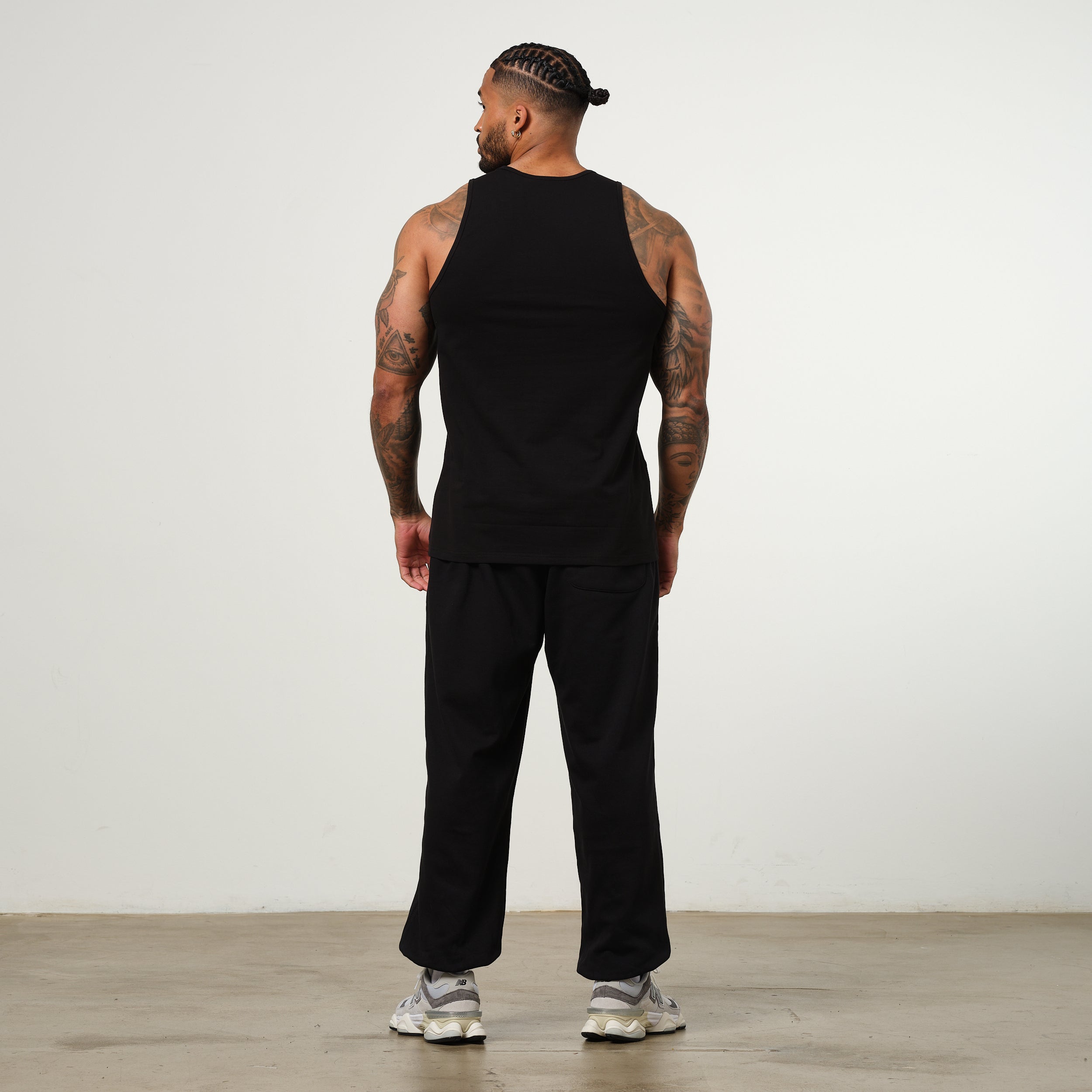 Vanquish Essential Black Regular Fit Tank Top