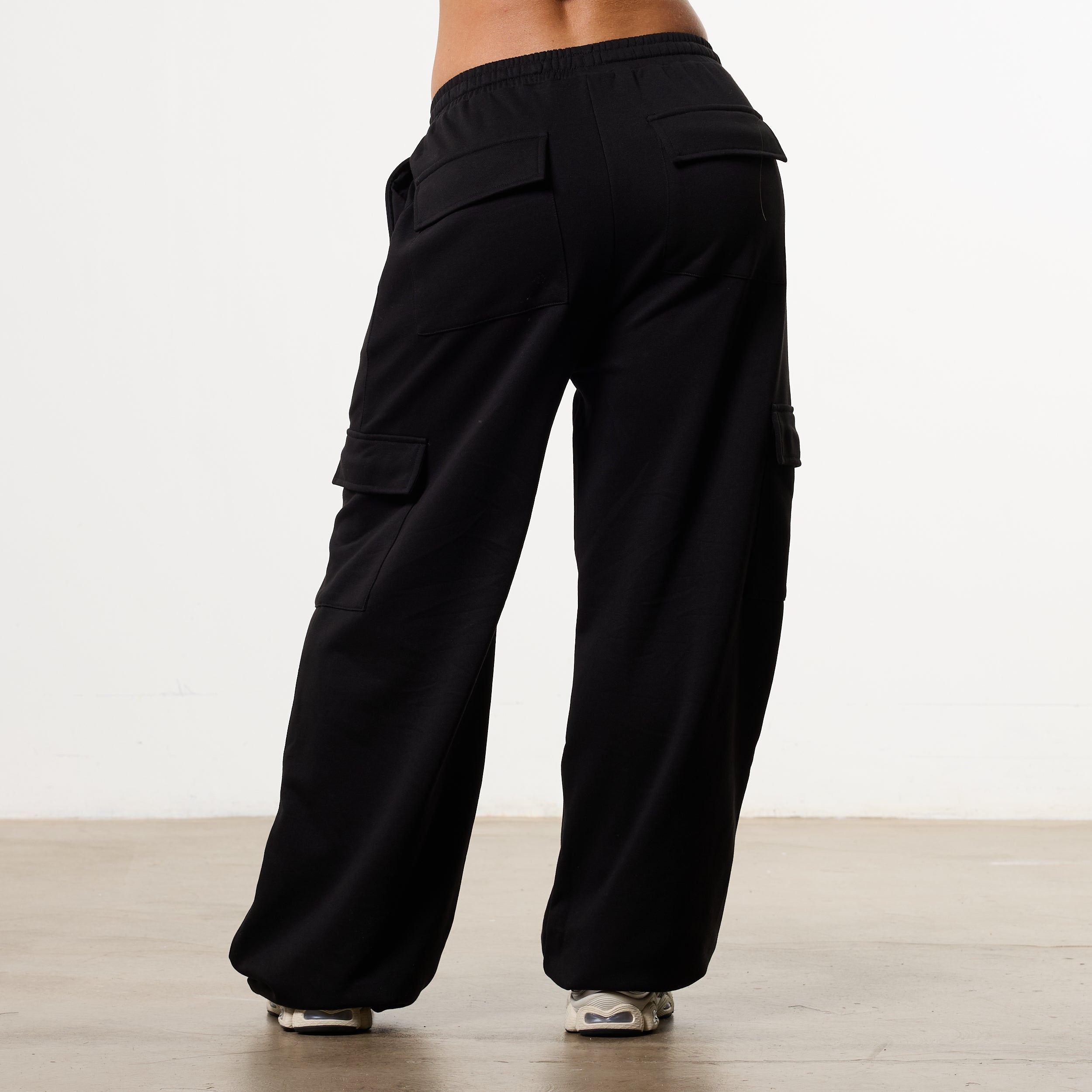 WOMENS ESSENTIAL BLACK CARGO STRAIGHT LEG SWEATPANTS