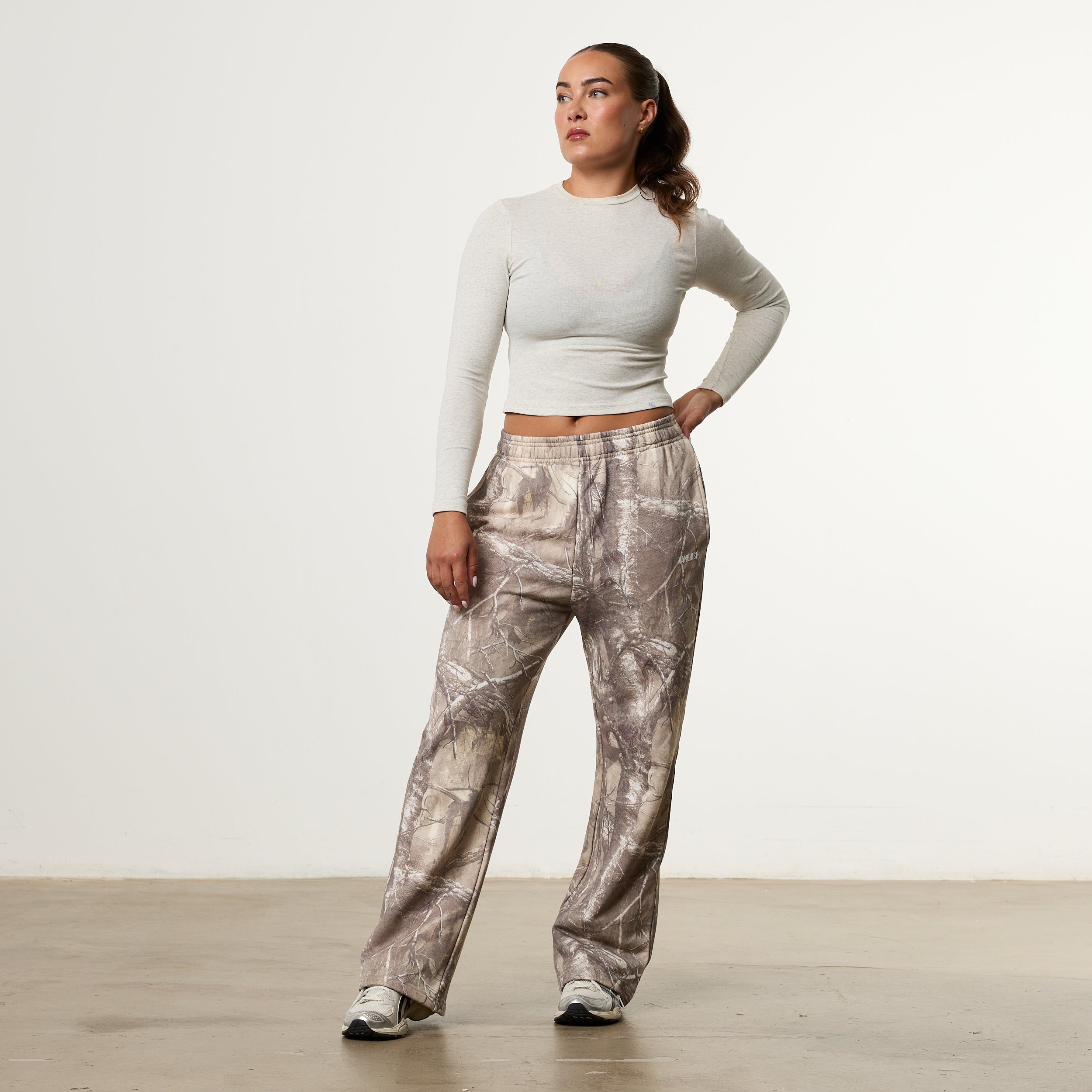 WOMENS CAMO STRAIGHT LEG SWEATPANTS